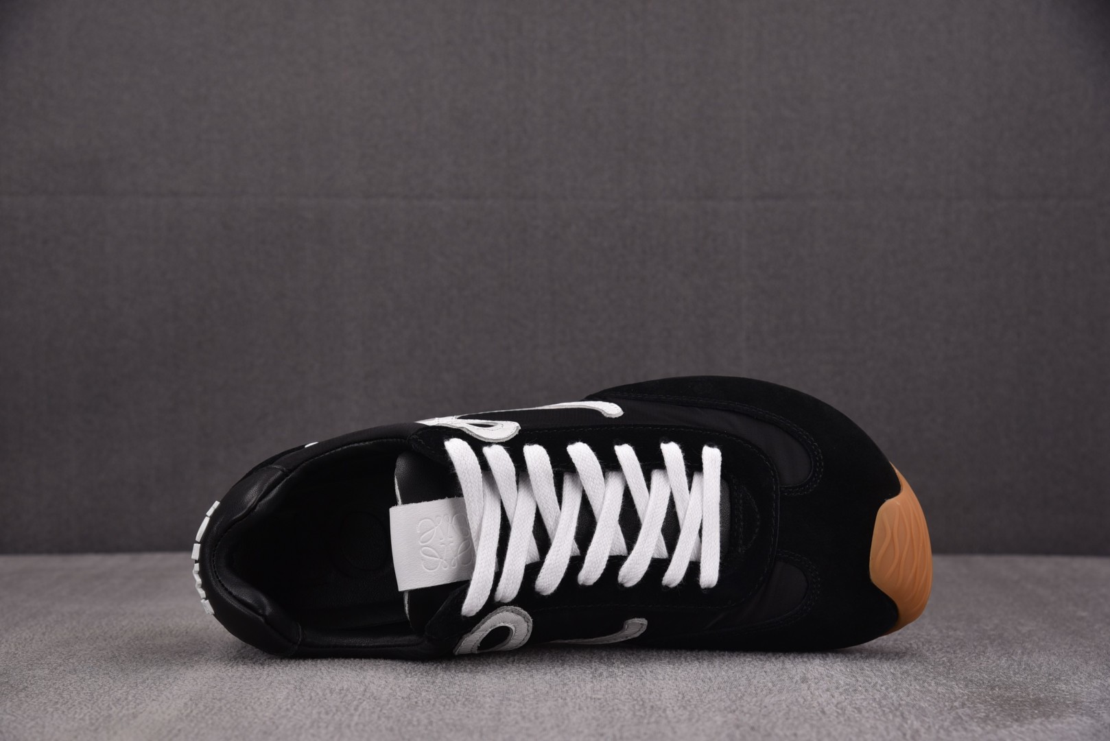 罗意威 尺码35-45

纯原版出品-LOEWE Ballet Runner 2.0 黑色 YZ040
