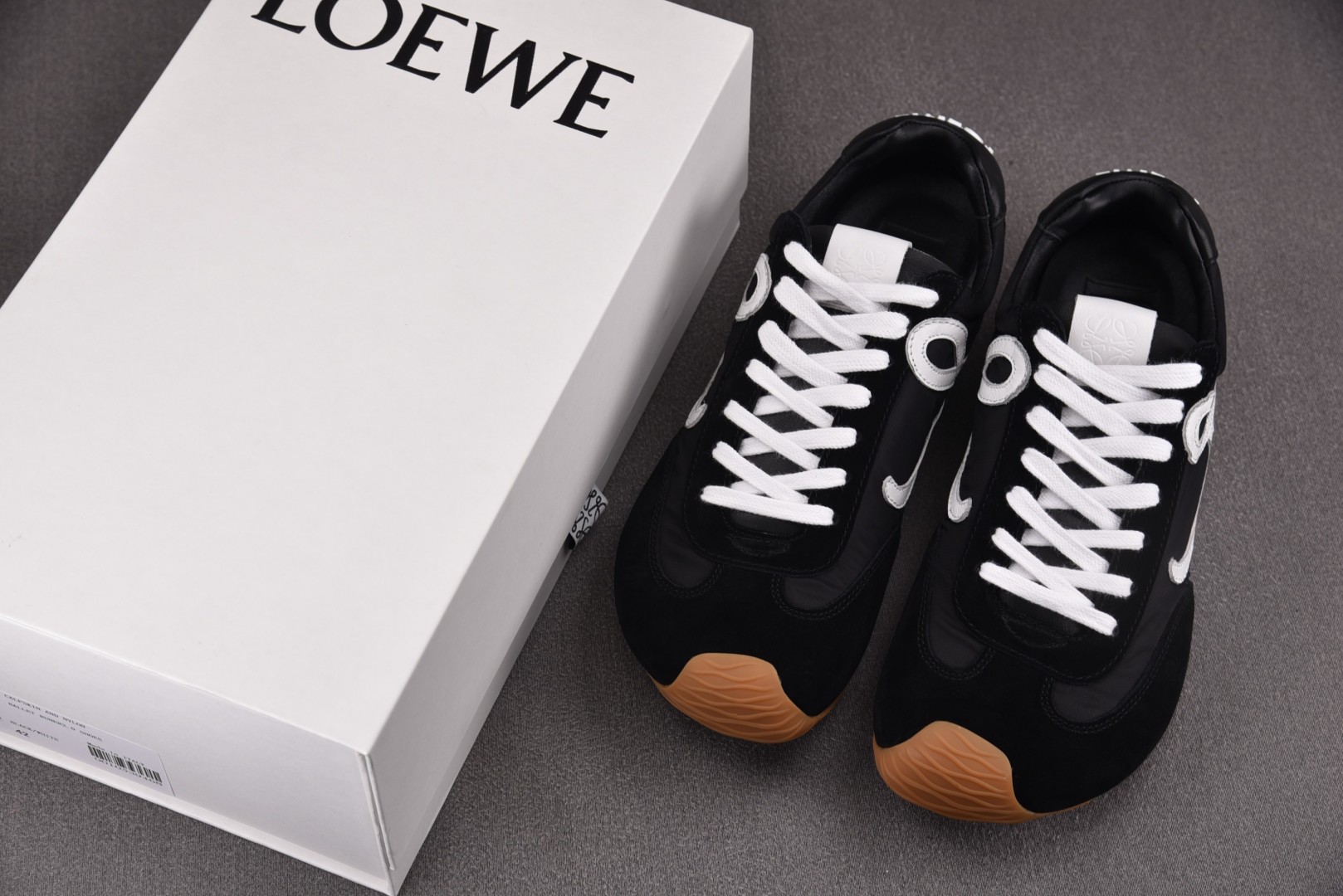 罗意威 尺码35-45

纯原版出品-LOEWE Ballet Runner 2.0 黑色 YZ040
