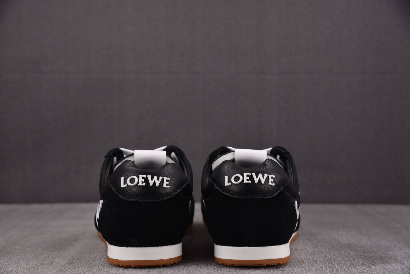 罗意威 尺码35-45

纯原版出品-LOEWE Ballet Runner 2.0 黑色 YZ040
