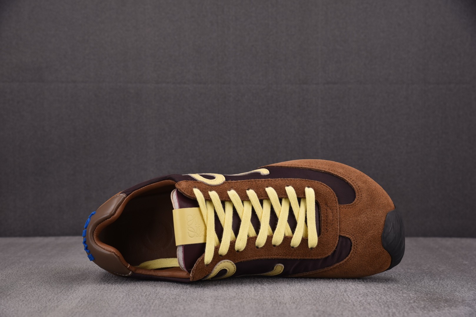 罗意威 尺码35-45

纯原版出品-LOEWE Ballet Runner 2.0 棕褐色 YZ040