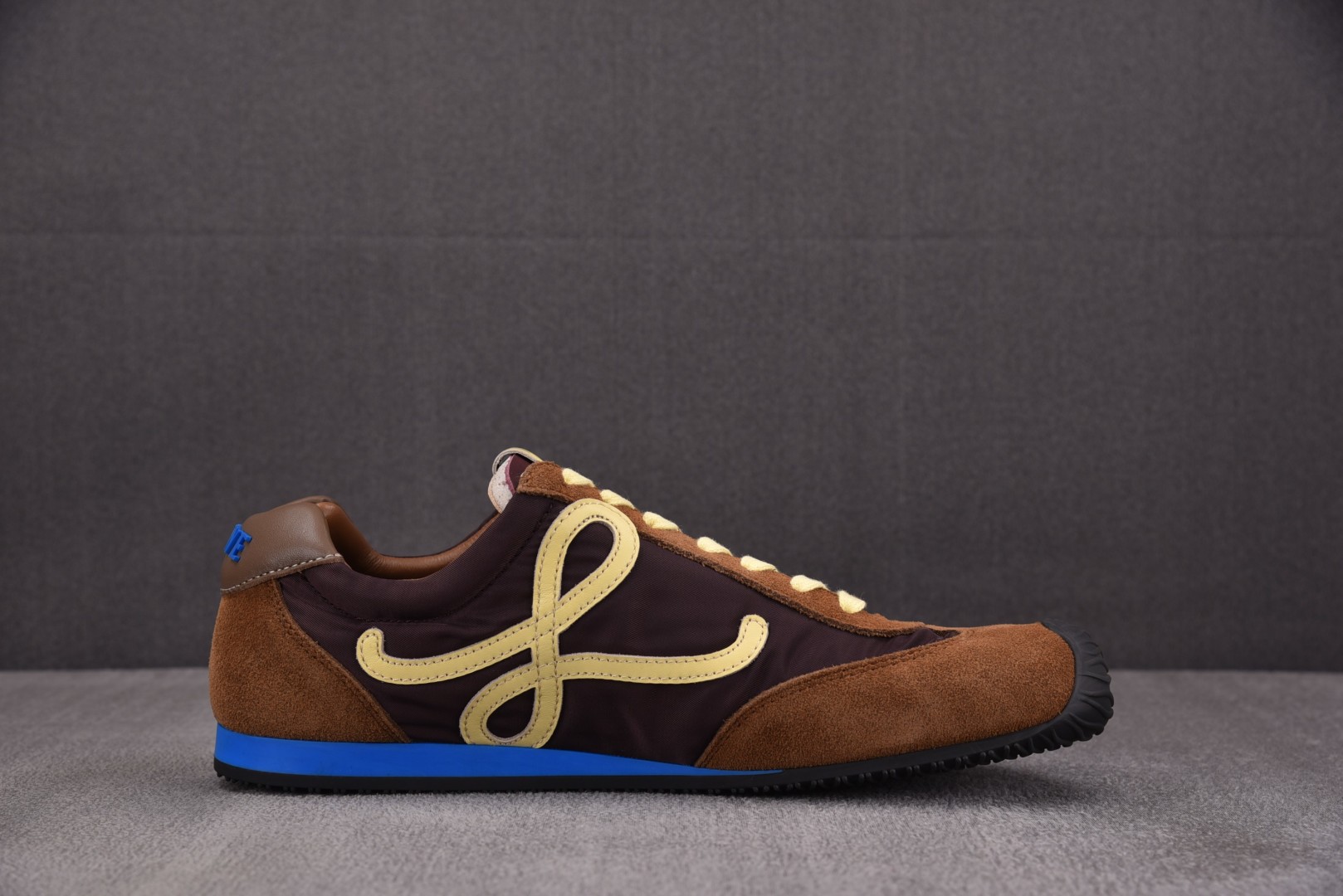 罗意威 尺码35-45

纯原版出品-LOEWE Ballet Runner 2.0 棕褐色 YZ040