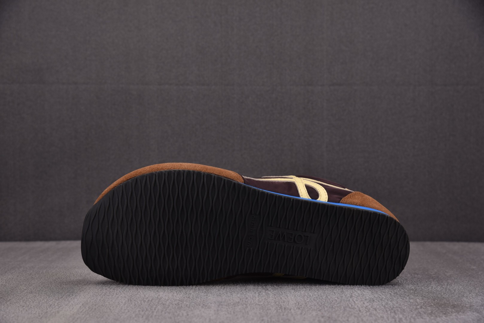 罗意威 尺码35-45

纯原版出品-LOEWE Ballet Runner 2.0 棕褐色 YZ040