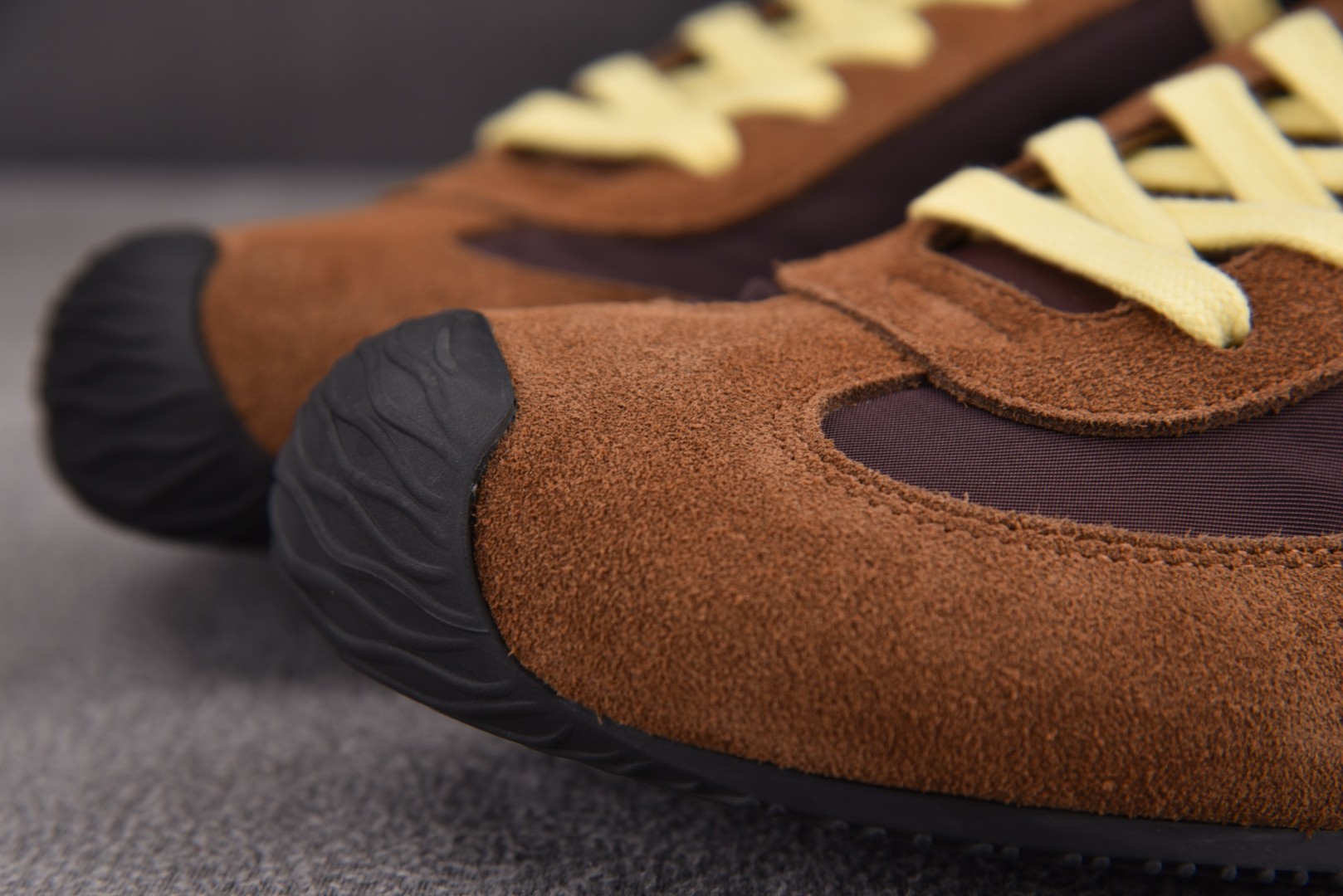 罗意威 尺码35-45

纯原版出品-LOEWE Ballet Runner 2.0 棕褐色 YZ040