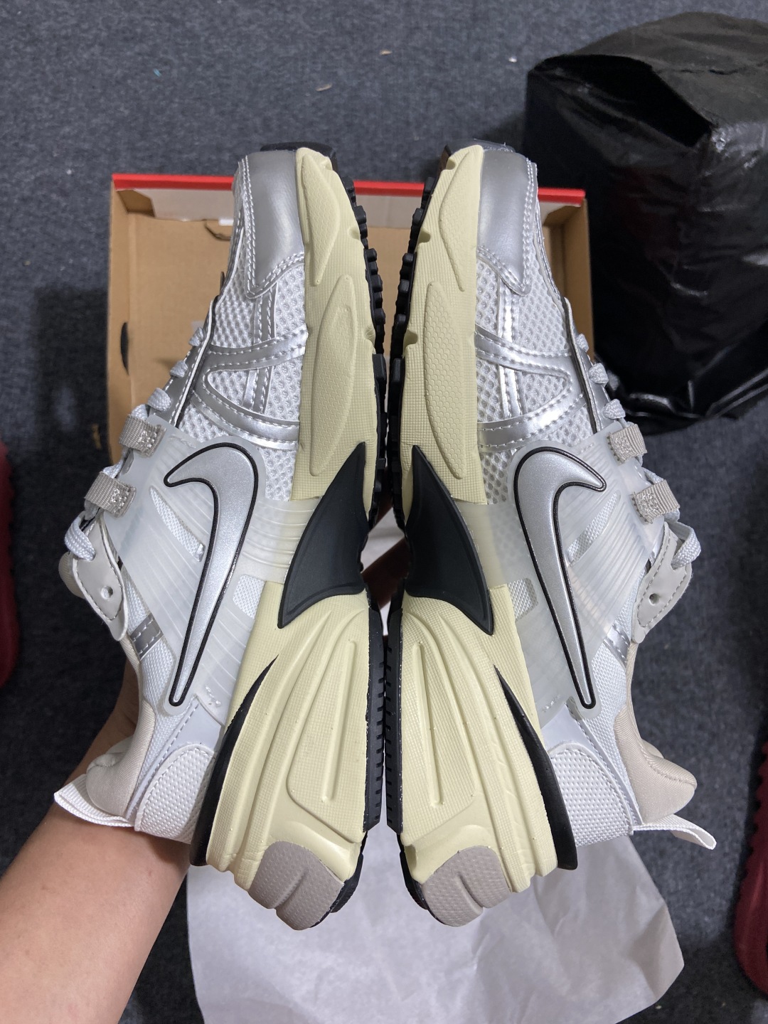 女款 白银 尺码：36-45

纯原出品- Runtekk“Summit White Metallic 