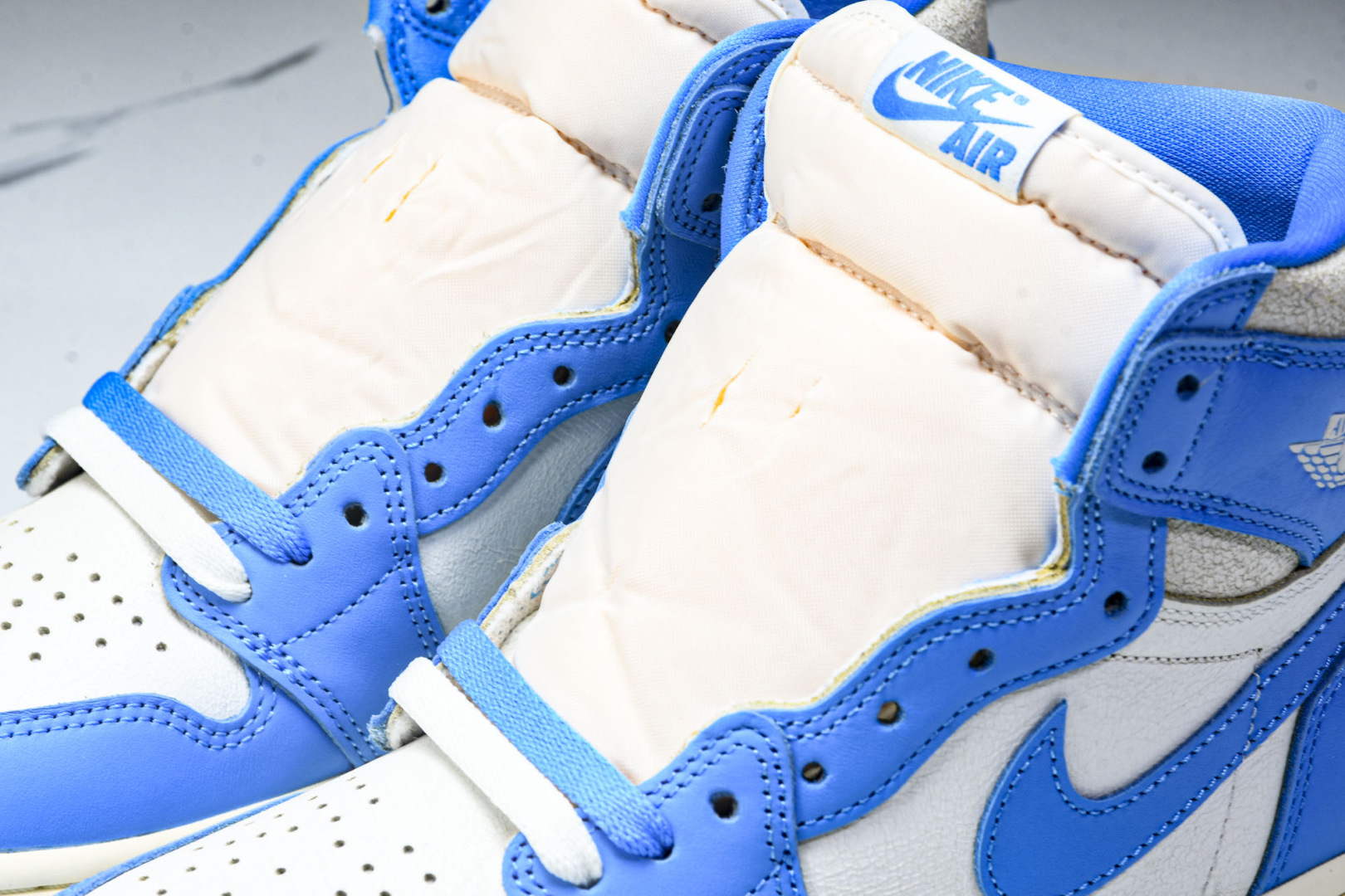 AJ 高帮 尺码40-48.5

纯原版出品-Air Jordan 1 Retro High OG UN