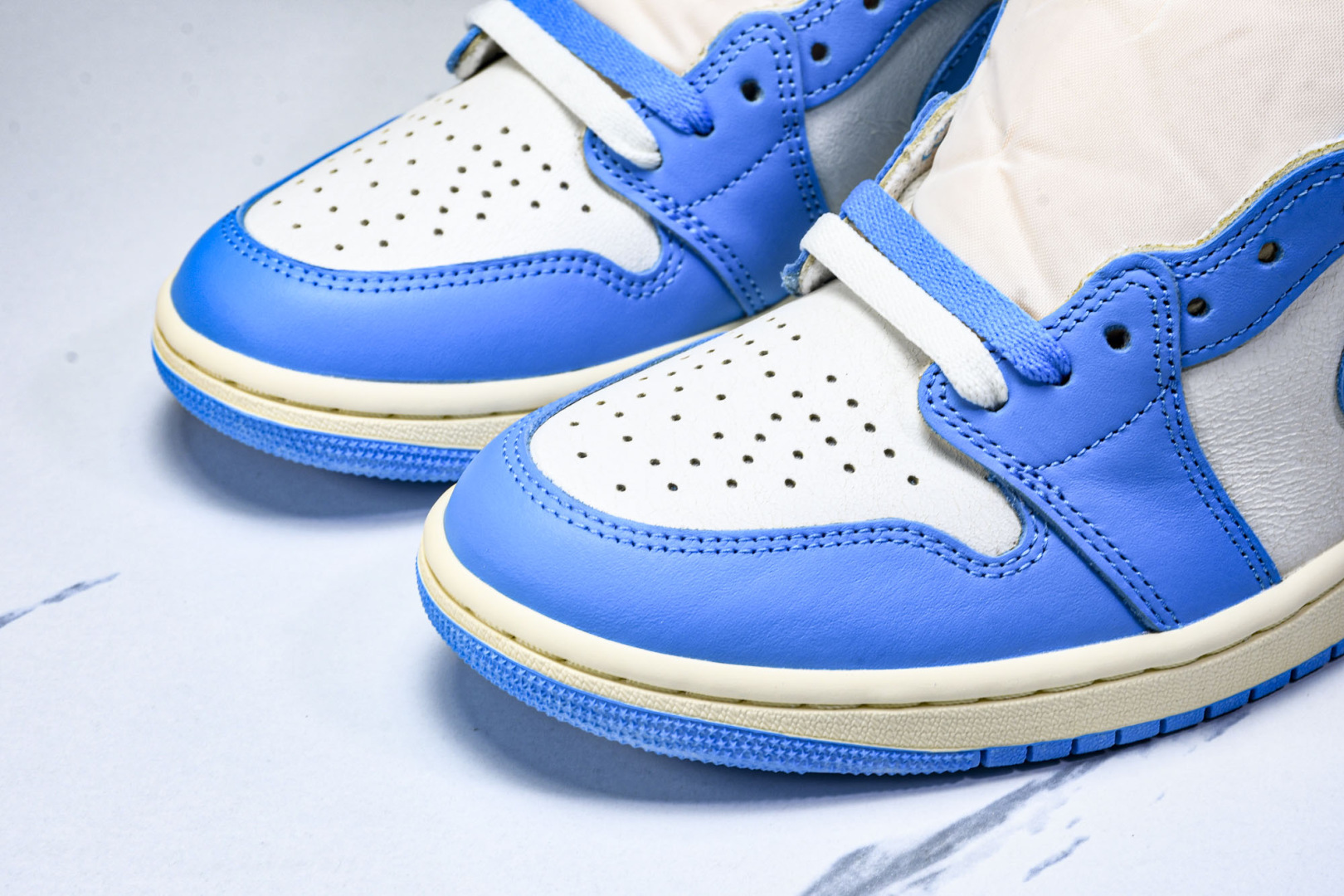 AJ 高帮 尺码40-48.5

纯原版出品-Air Jordan 1 Retro High OG UN