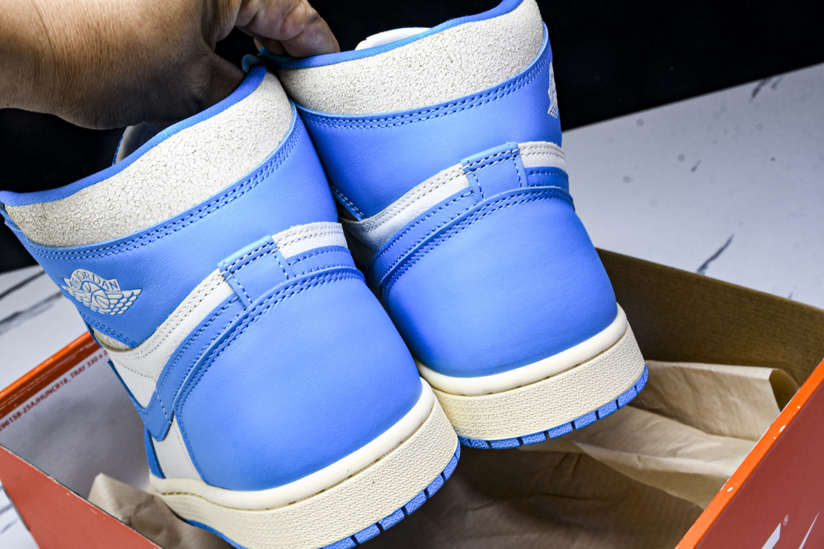 AJ 高帮 尺码40-48.5

纯原版出品-Air Jordan 1 Retro High OG UN