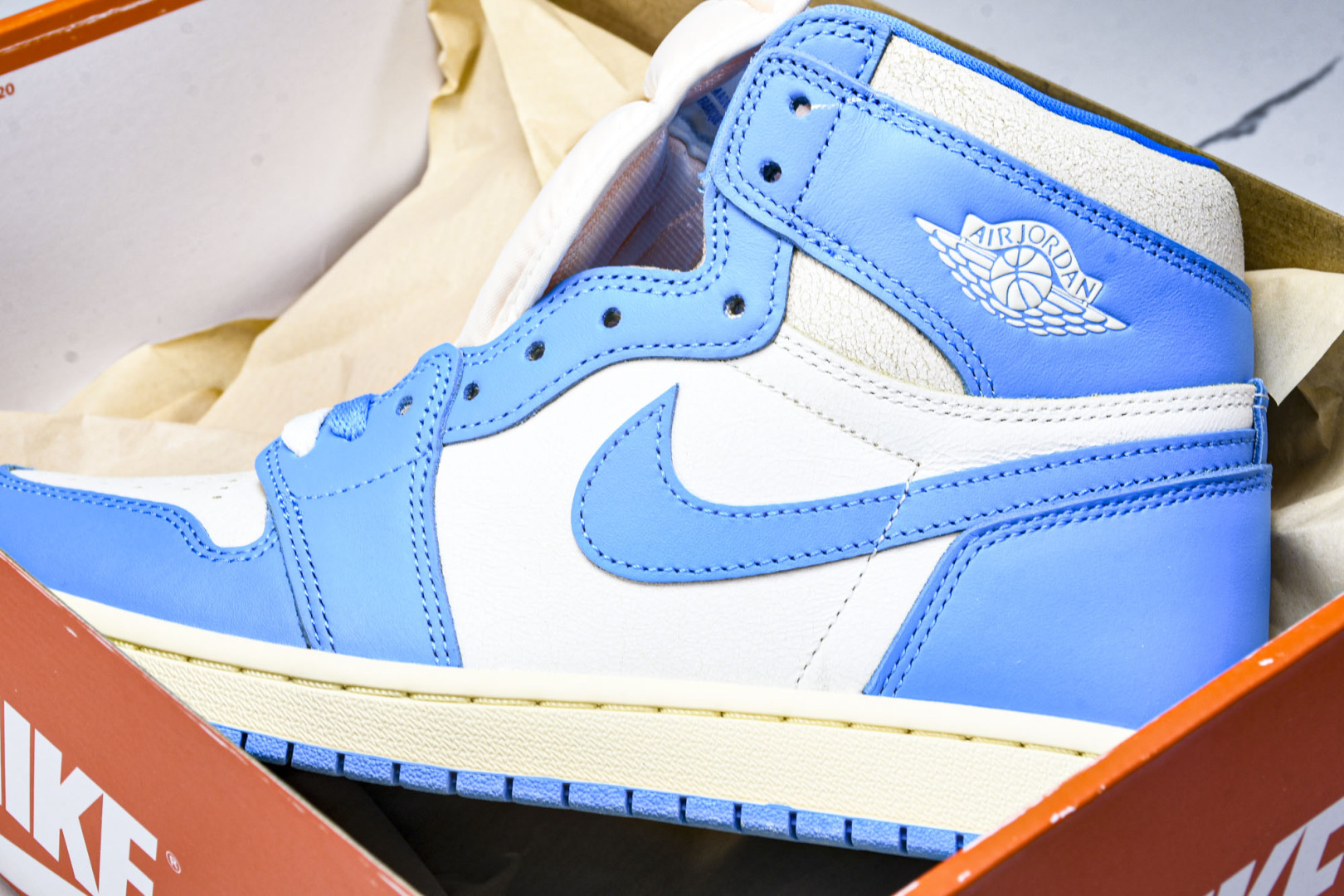 AJ 高帮 尺码40-48.5

纯原版出品-Air Jordan 1 Retro High OG UN