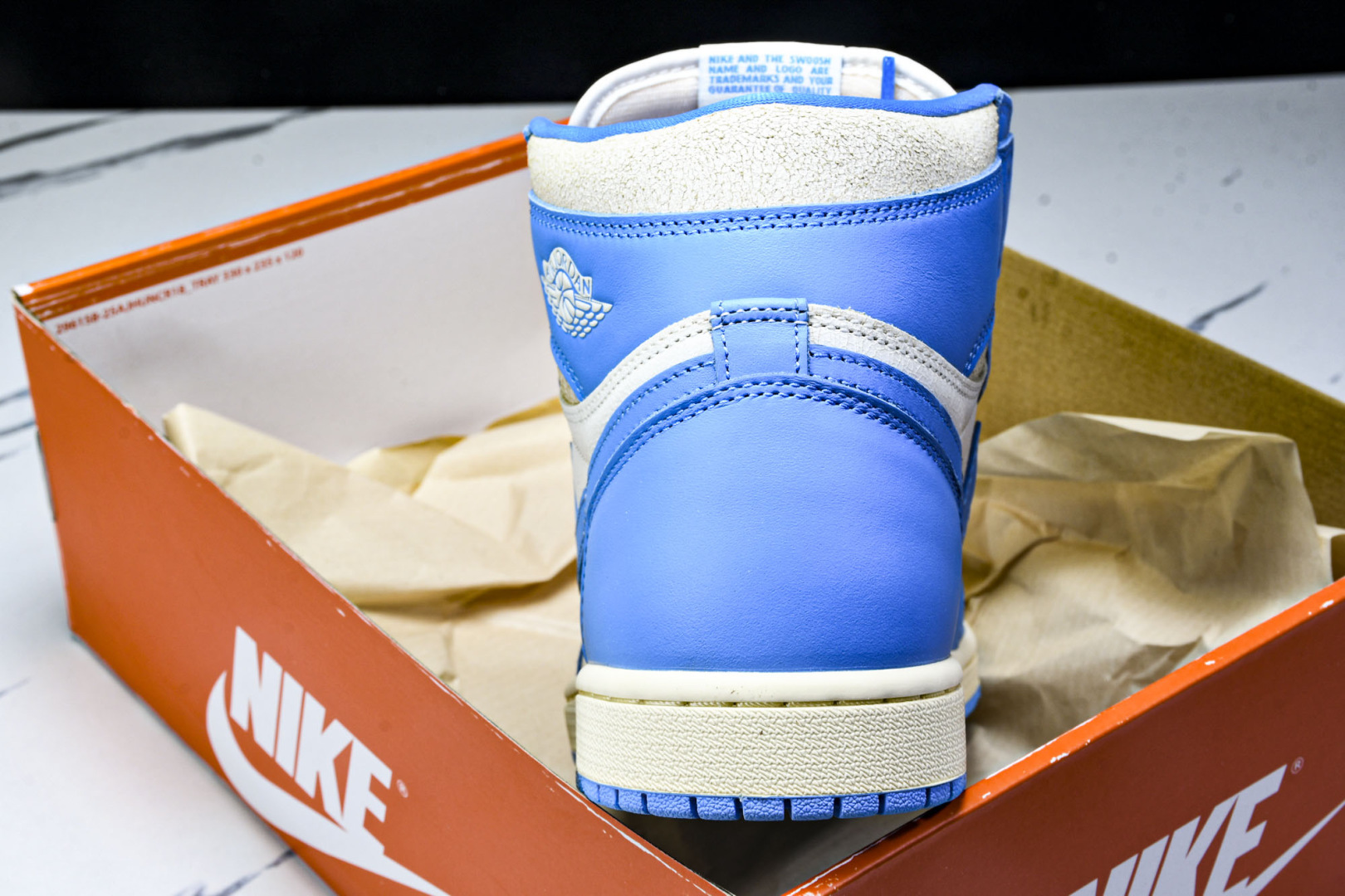 AJ 高帮 尺码40-48.5

纯原版出品-Air Jordan 1 Retro High OG UN