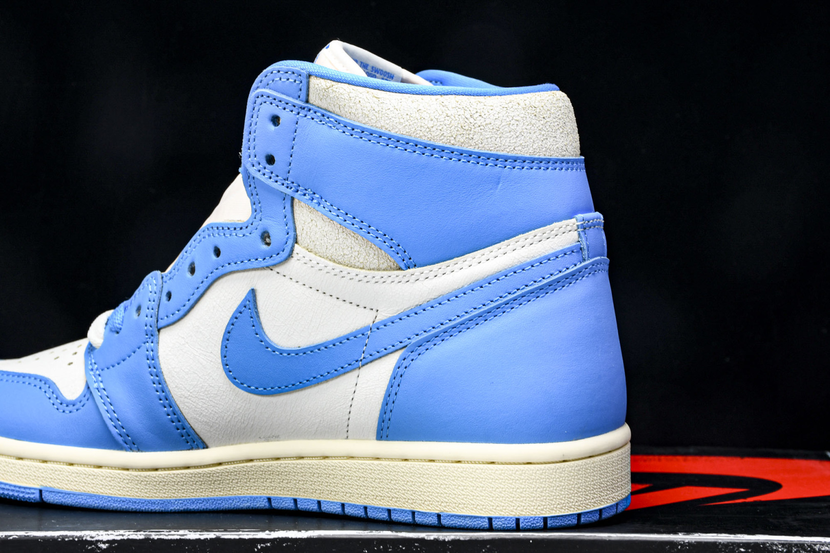 AJ 高帮 尺码40-48.5

纯原版出品-Air Jordan 1 Retro High OG UN
