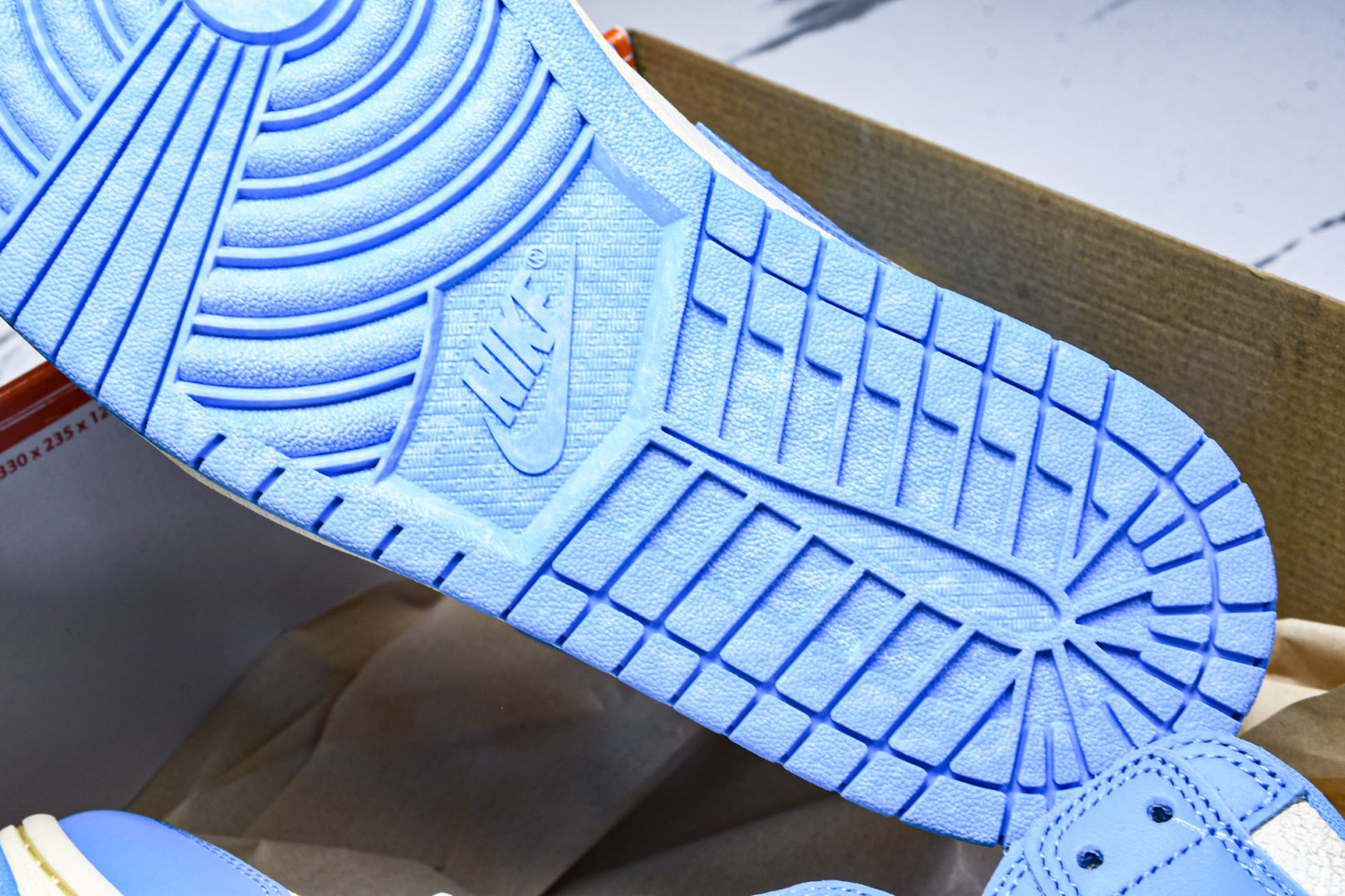 AJ 高帮 尺码40-48.5

纯原版出品-Air Jordan 1 Retro High OG UN