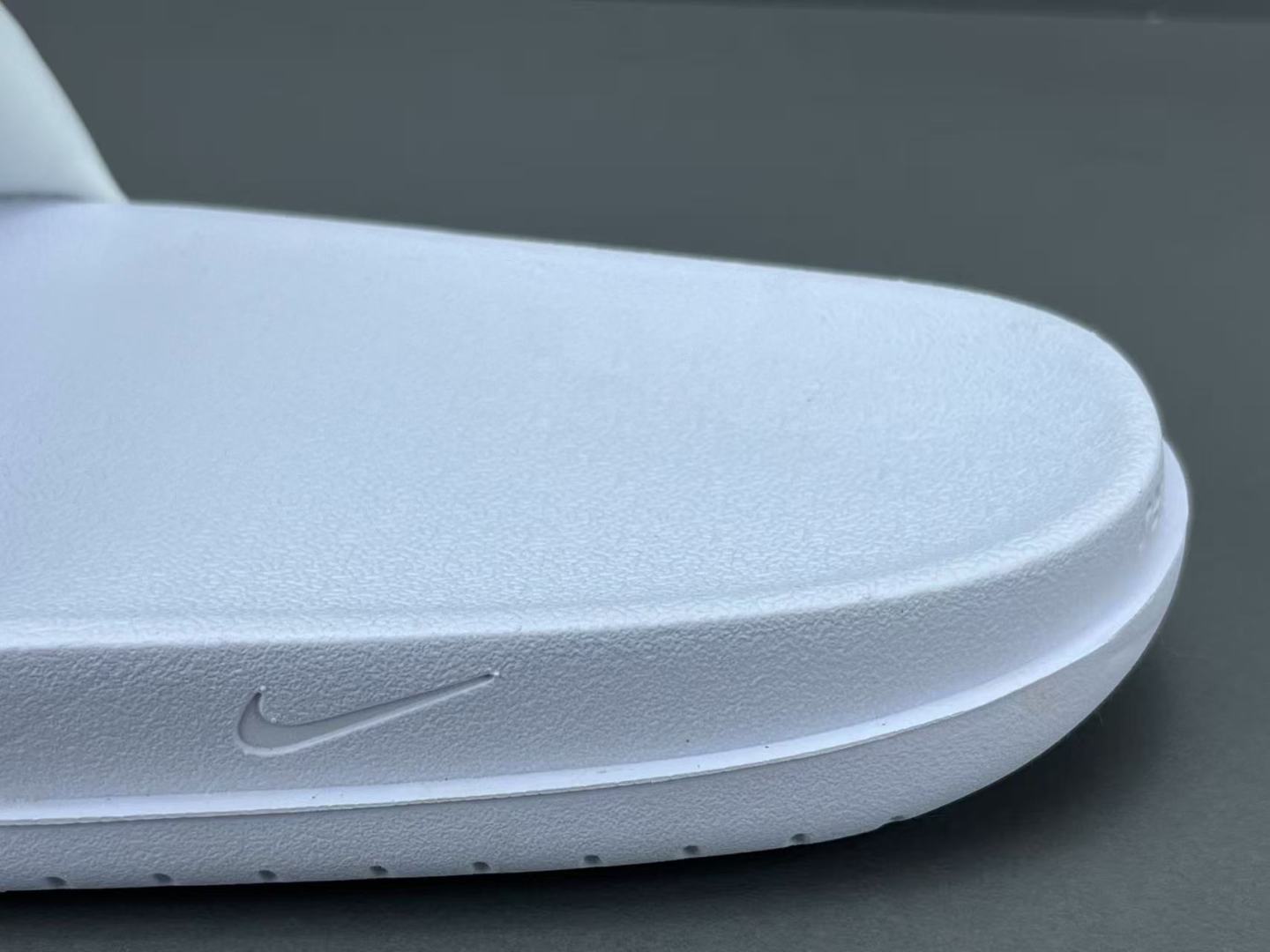 
 【科比拖鞋】Nike Kobe Offcourt 舒适 防滑防磨一字拖鞋 男款 
尺码38.5-48