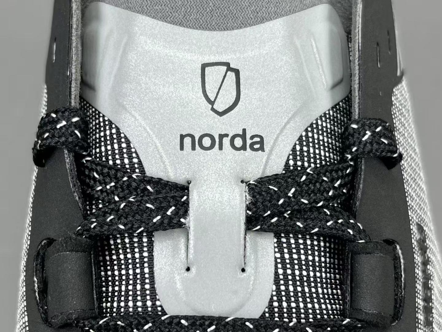 
【M版NORDA】NORDA 001 系带圆头舒适 织物减震 低帮跑步鞋 男款 黑色
尺码39-45 
