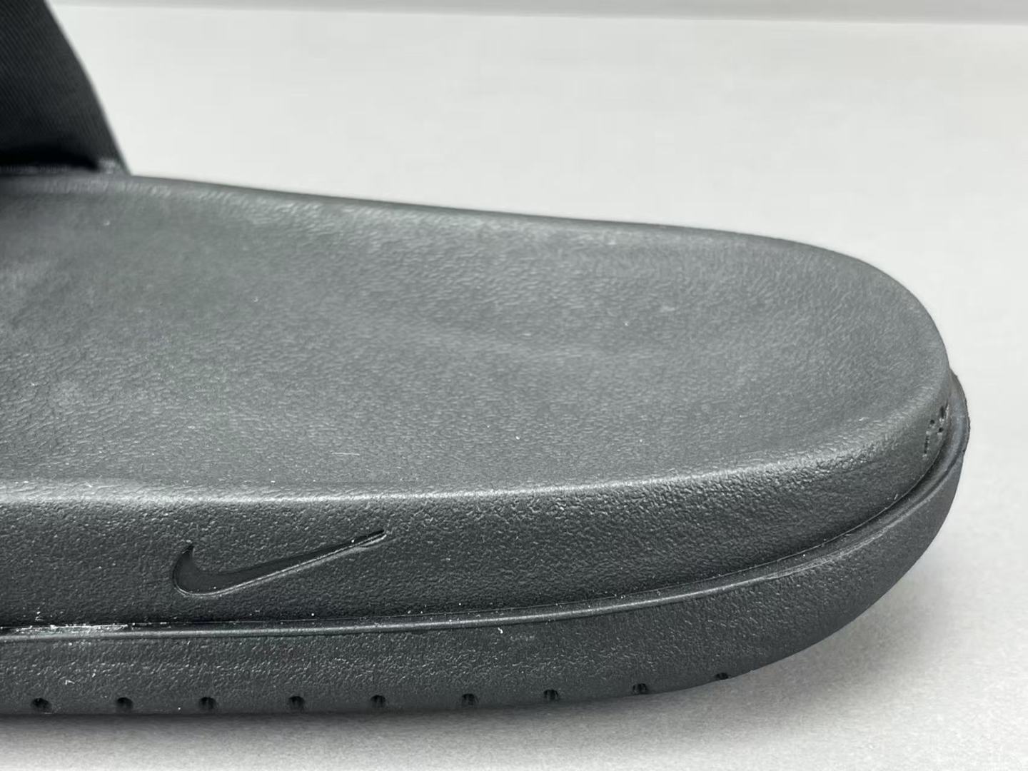 
 【科比拖鞋】Nike Kobe Offcourt 舒适 防滑防磨一字拖鞋 男款 
尺码38.5-48