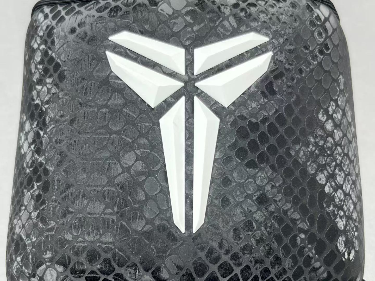 
 【科比拖鞋】Nike Kobe Offcourt 舒适 防滑防磨一字拖鞋 男款 
尺码38.5-48