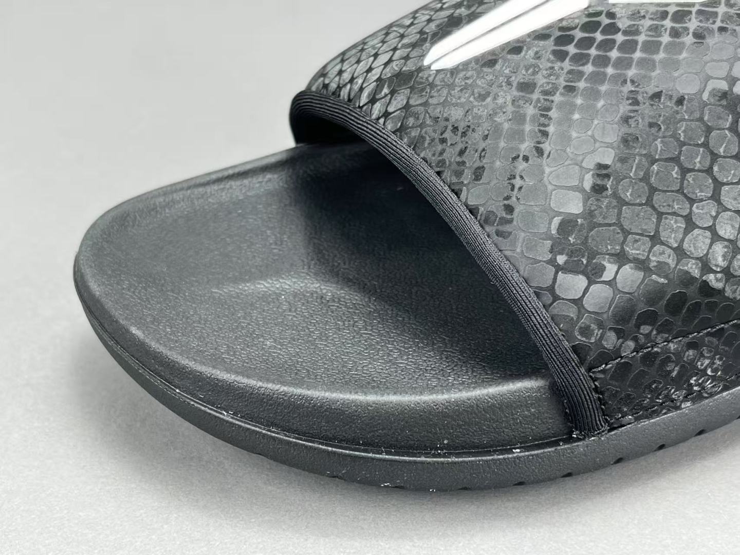
 【科比拖鞋】Nike Kobe Offcourt 舒适 防滑防磨一字拖鞋 男款 
尺码38.5-48