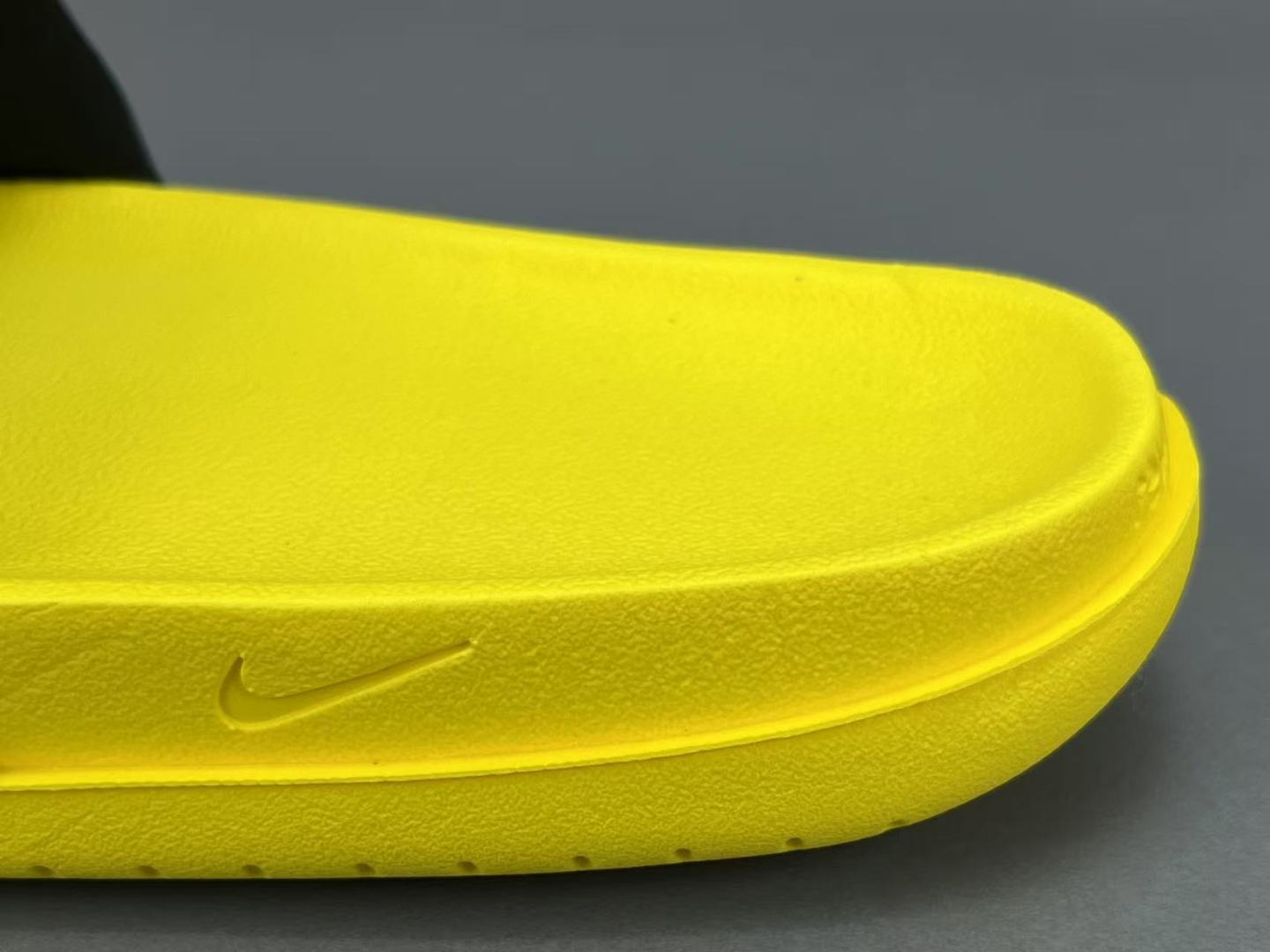 
 【科比拖鞋】Nike Kobe Offcourt 舒适 防滑防磨一字拖鞋 男款 
尺码38.5-48