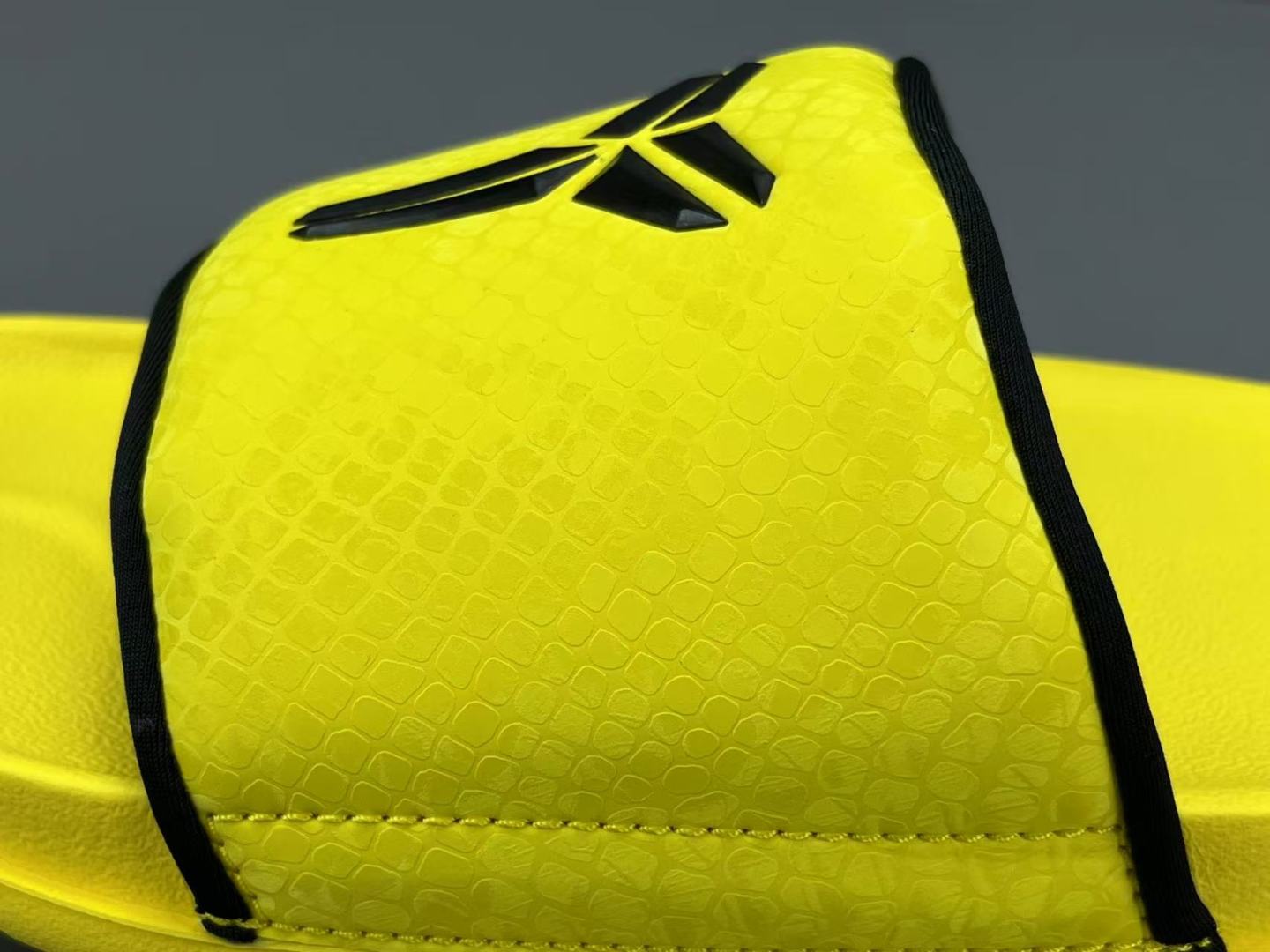 
 【科比拖鞋】Nike Kobe Offcourt 舒适 防滑防磨一字拖鞋 男款 
尺码38.5-48