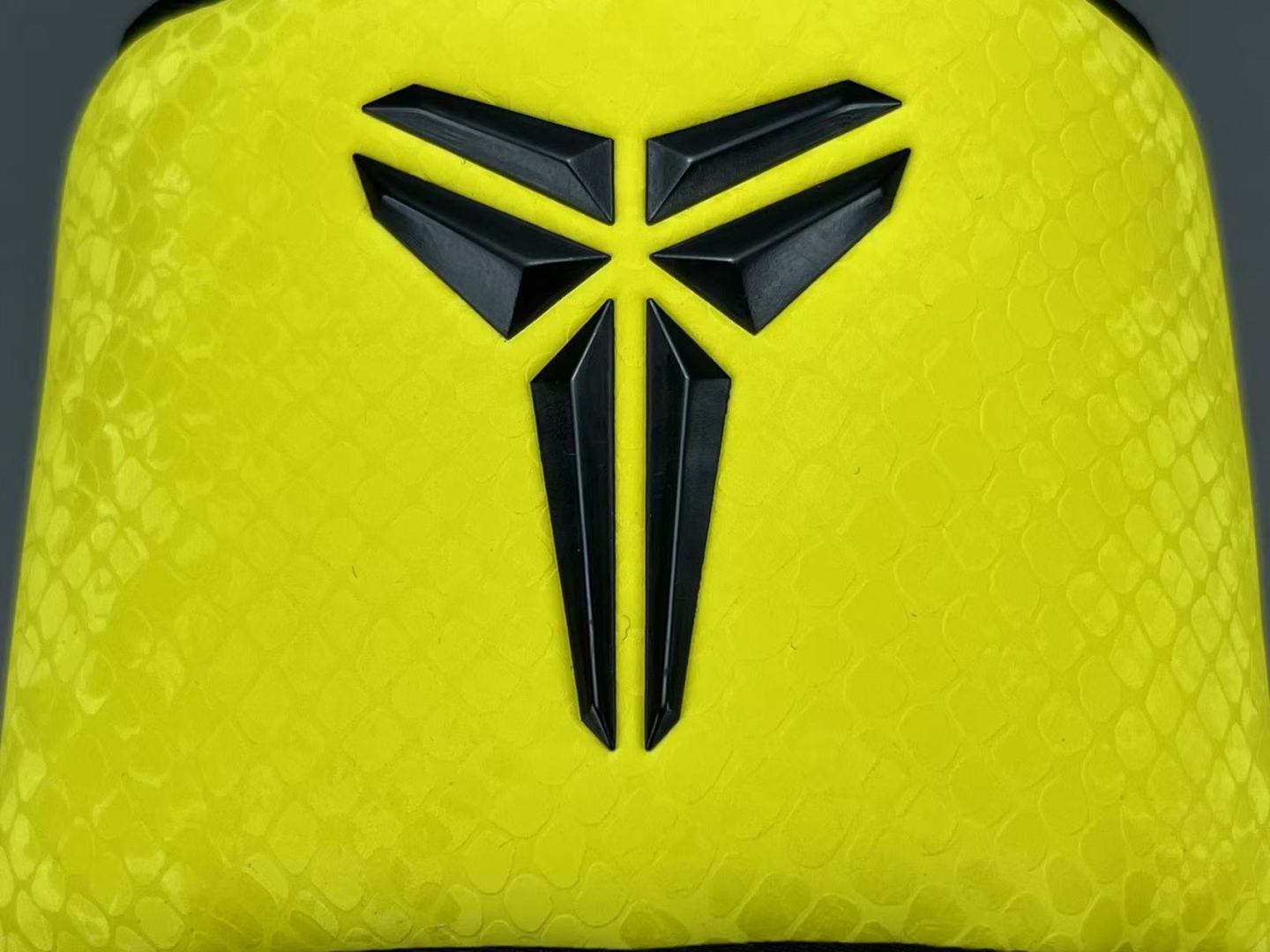 
 【科比拖鞋】Nike Kobe Offcourt 舒适 防滑防磨一字拖鞋 男款 
尺码38.5-48