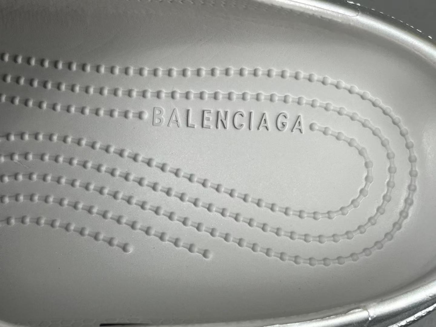  
【巴黎世家】Crocs x Balenciaga巴黎世家 厚底圆头 洞洞鞋 女款 
尺码35 36 