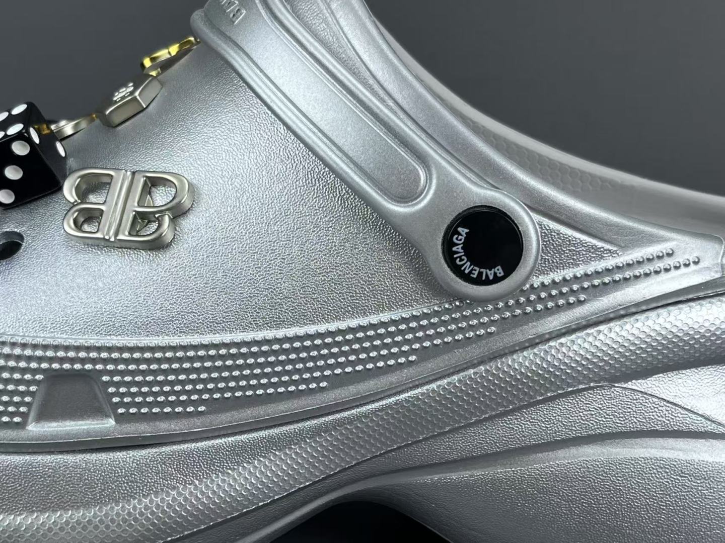  
【巴黎世家】Crocs x Balenciaga巴黎世家 厚底圆头 洞洞鞋 女款 
尺码35 36 