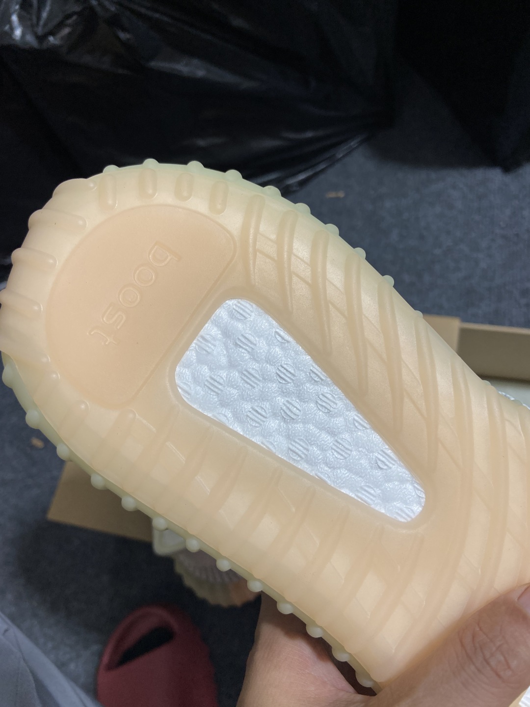 Yeezy须白 尺码36-48偏小0.5

纯原版出品-Yeezy Boost 350 V2  Lund
