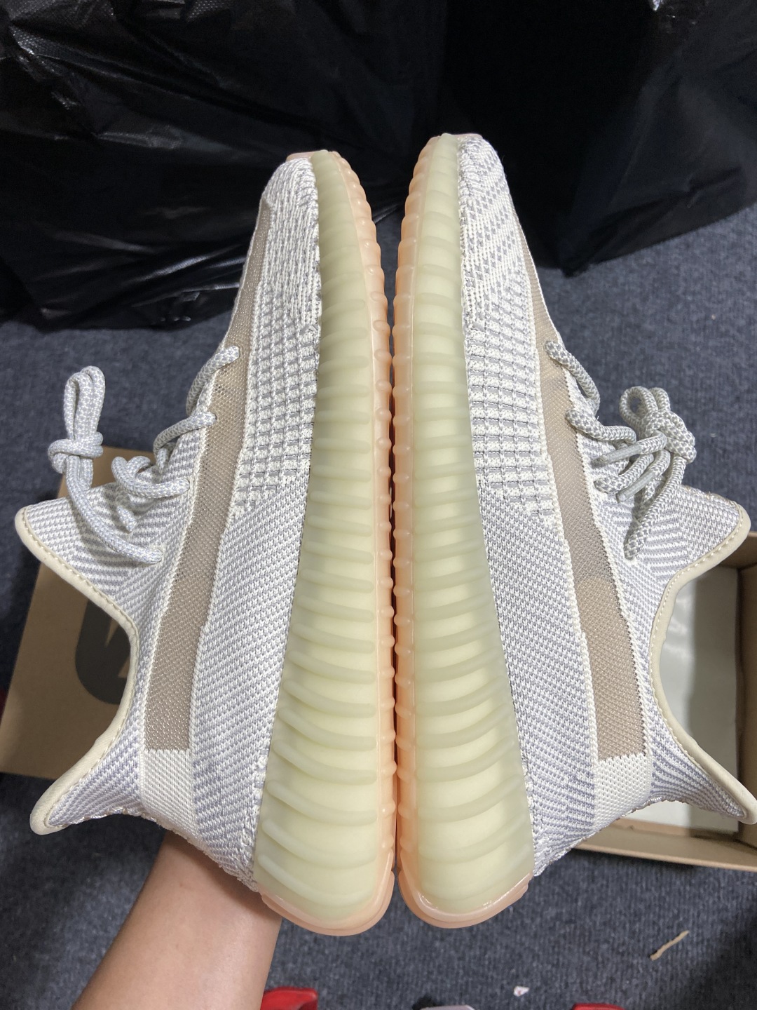 Yeezy须白 尺码36-48偏小0.5

纯原版出品-Yeezy Boost 350 V2  Lund