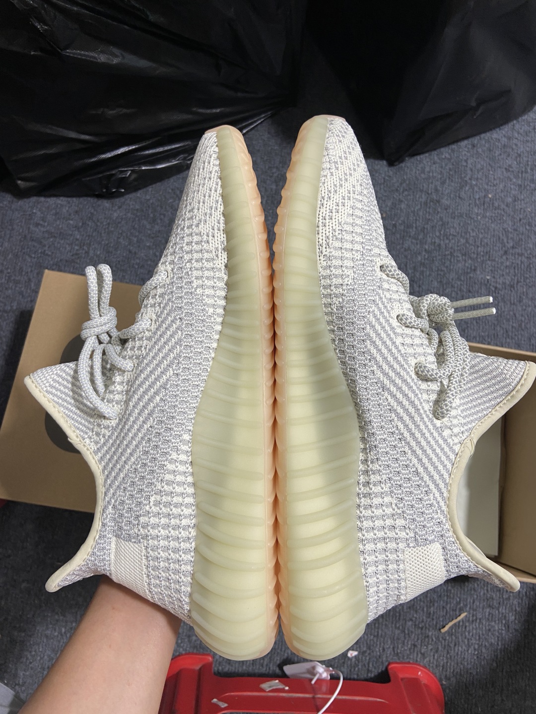Yeezy须白 尺码36-48偏小0.5

纯原版出品-Yeezy Boost 350 V2  Lund