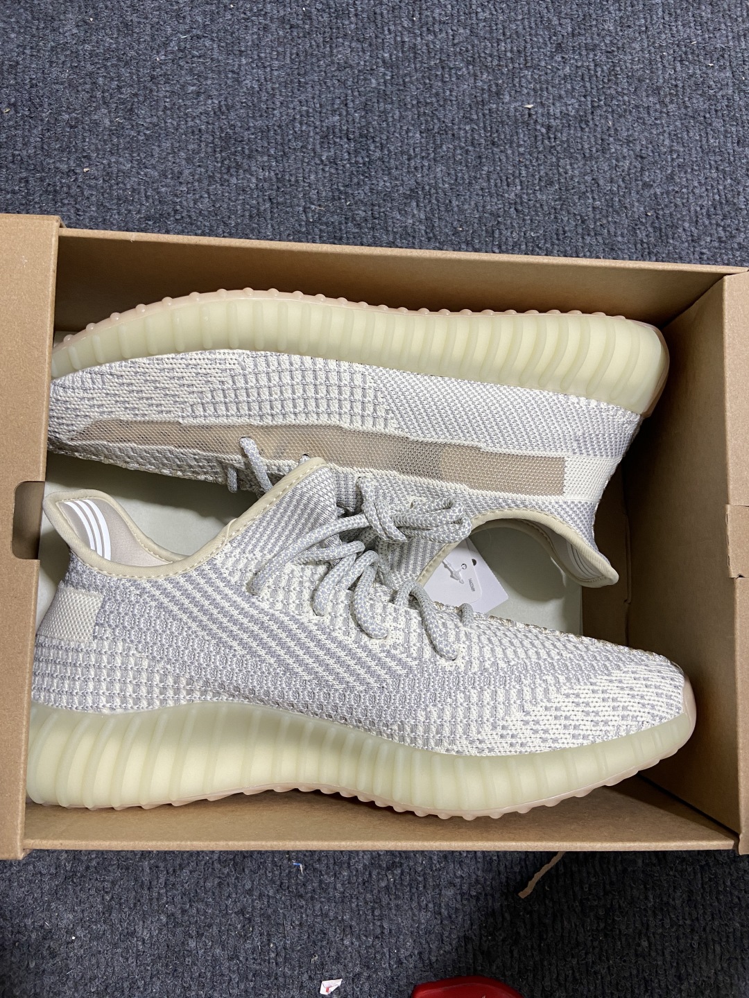 Yeezy须白 尺码36-48偏小0.5

纯原版出品-Yeezy Boost 350 V2  Lund