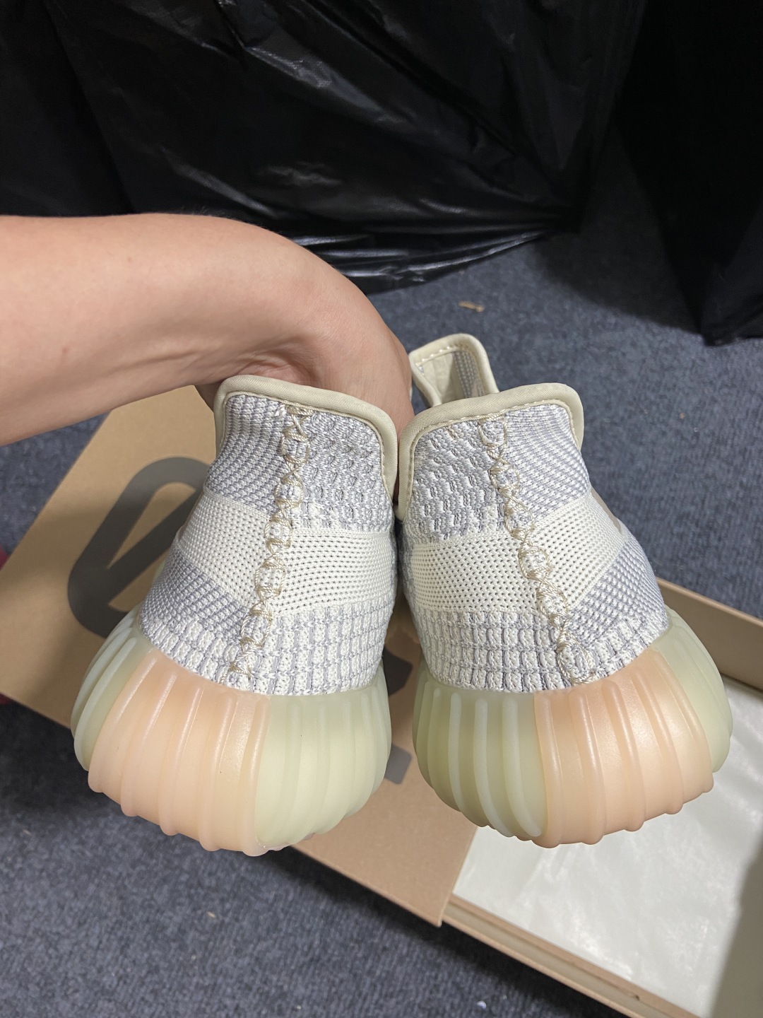 Yeezy须白 尺码36-48偏小0.5

纯原版出品-Yeezy Boost 350 V2  Lund