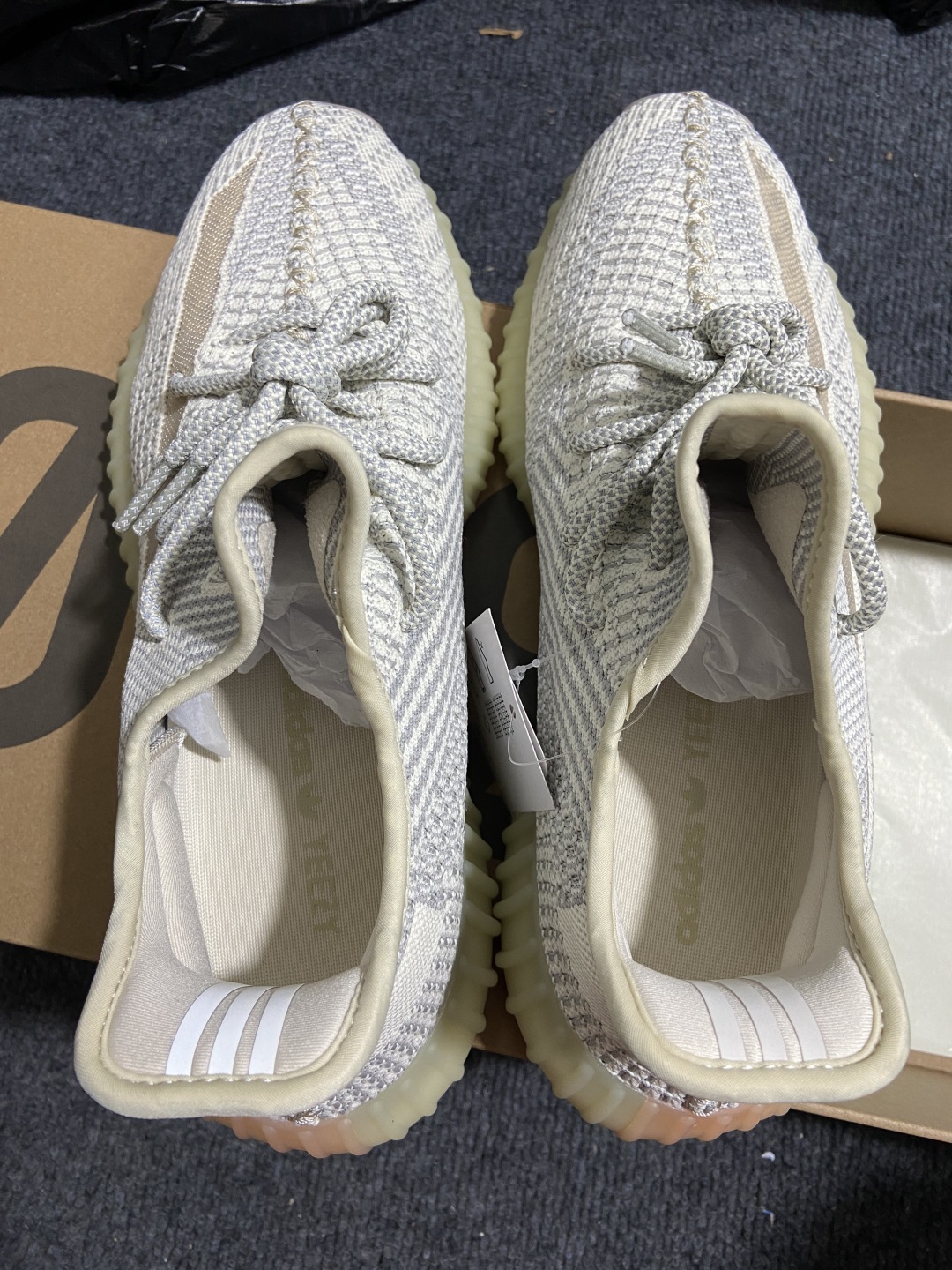 Yeezy须白 尺码36-48偏小0.5

纯原版出品-Yeezy Boost 350 V2  Lund