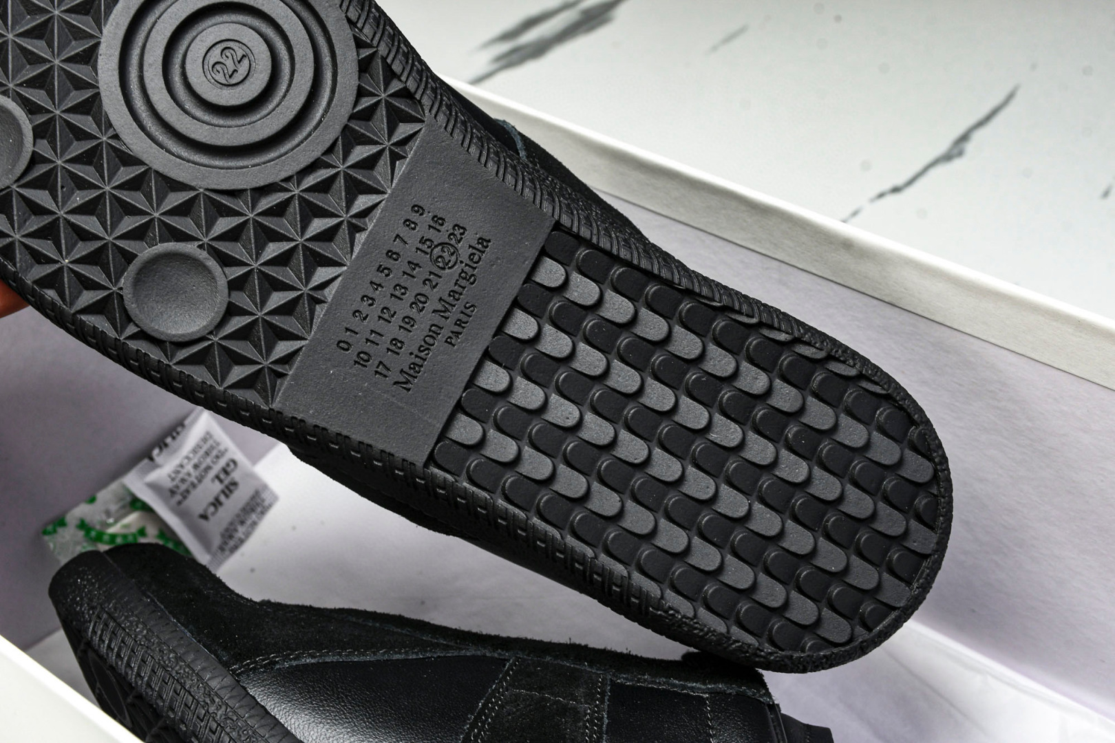 
纯原版本 Maison Margiela Replica Black 梅森·马吉拉 黑色
35 36 