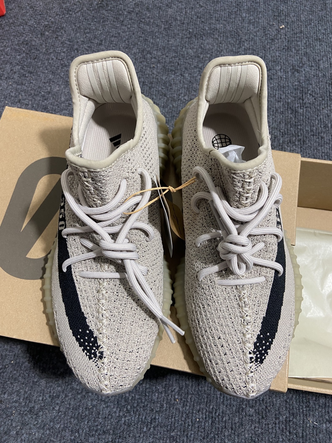 Yeezy火山灰岩 尺码36-46

纯原出品-Yeezy Boost 350V2 Slate 火山灰岩