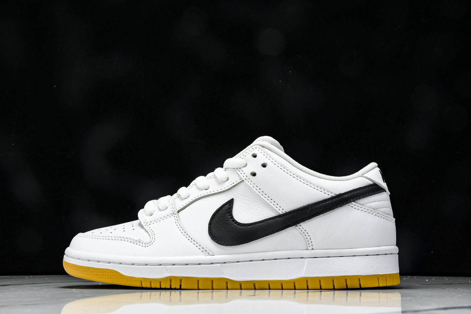 Dunk 尺码40-47.5

纯原版出品-NK SB Dunk Low Pro White Gum 白