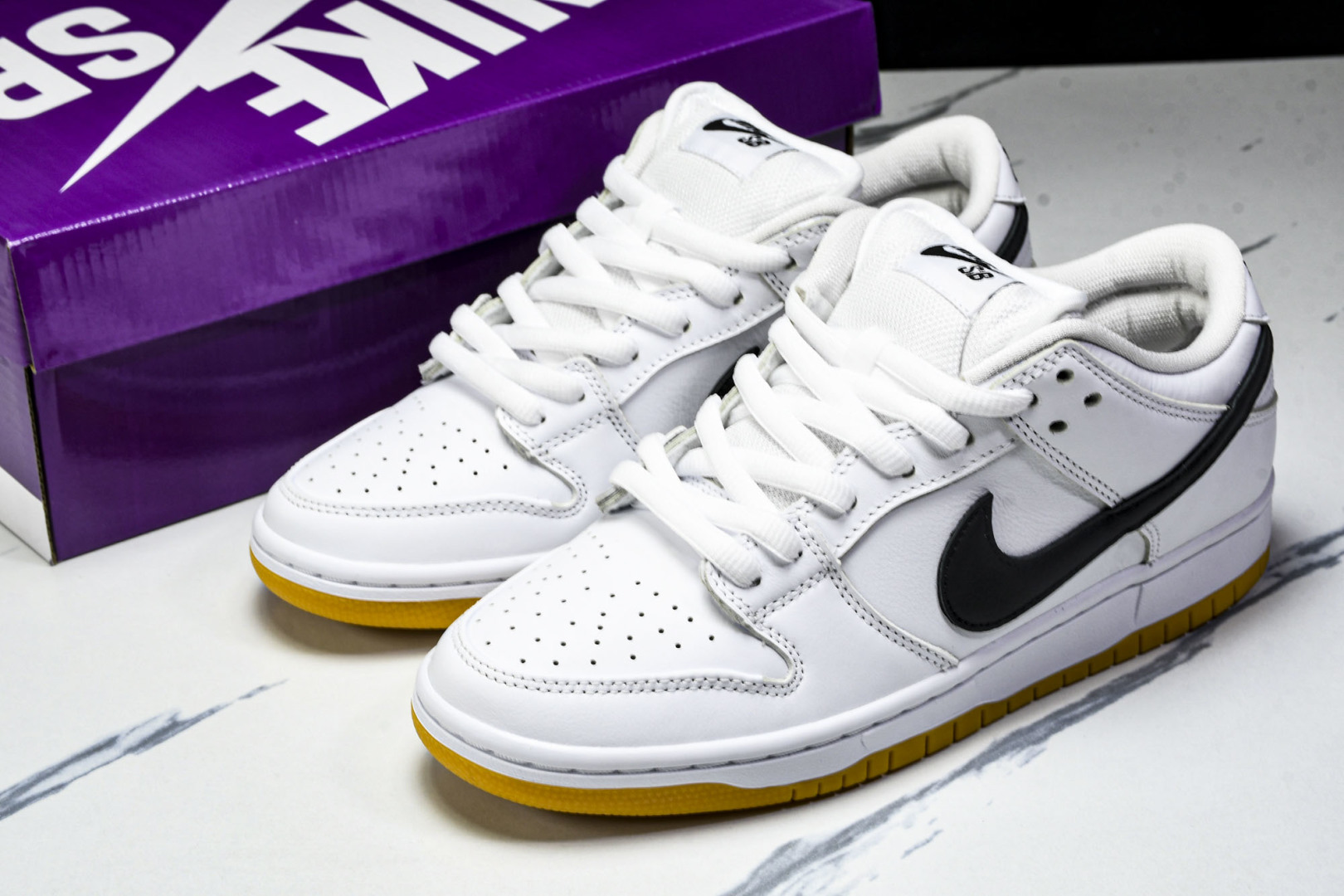 Dunk 尺码40-47.5

纯原版出品-NK SB Dunk Low Pro White Gum 白