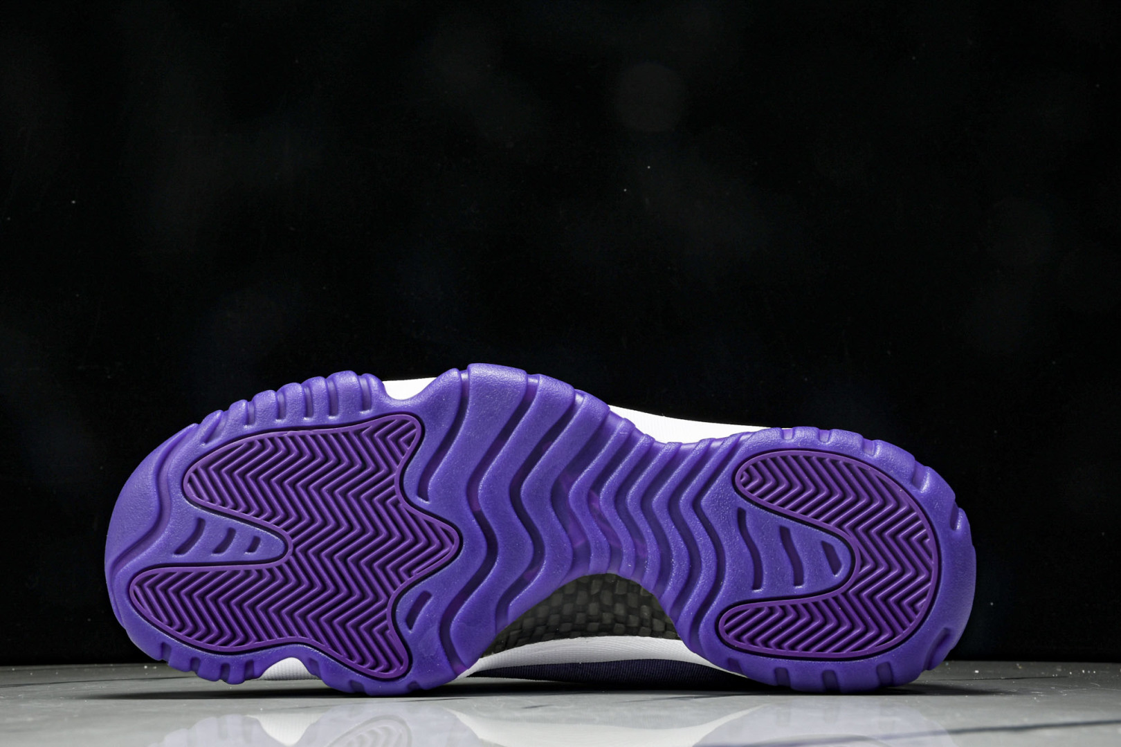 AJ11 尺码40-48.5

纯原版出品-Air Jordan 11 Retro AJ11 乔11灯芯