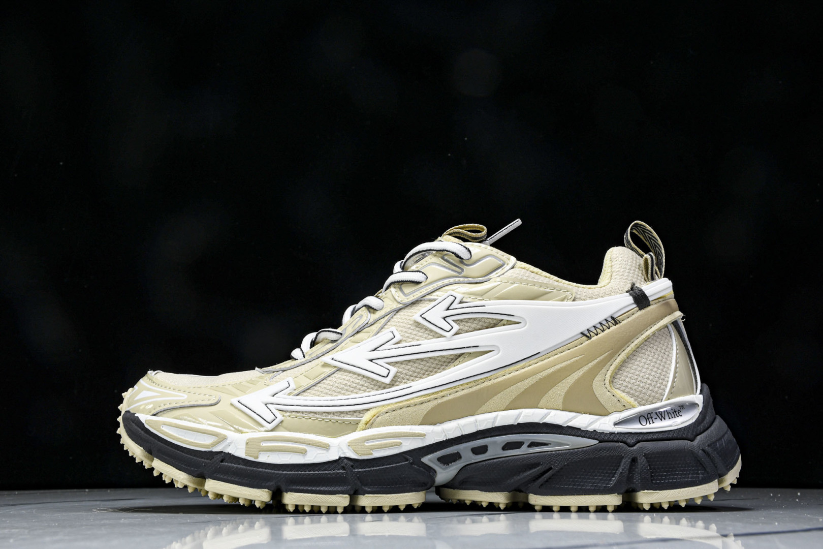 OW OFF 尺码36-47

纯原版出品-OFF WHITE 黑白三箭头登山厚底老爹鞋增高男女运动休闲