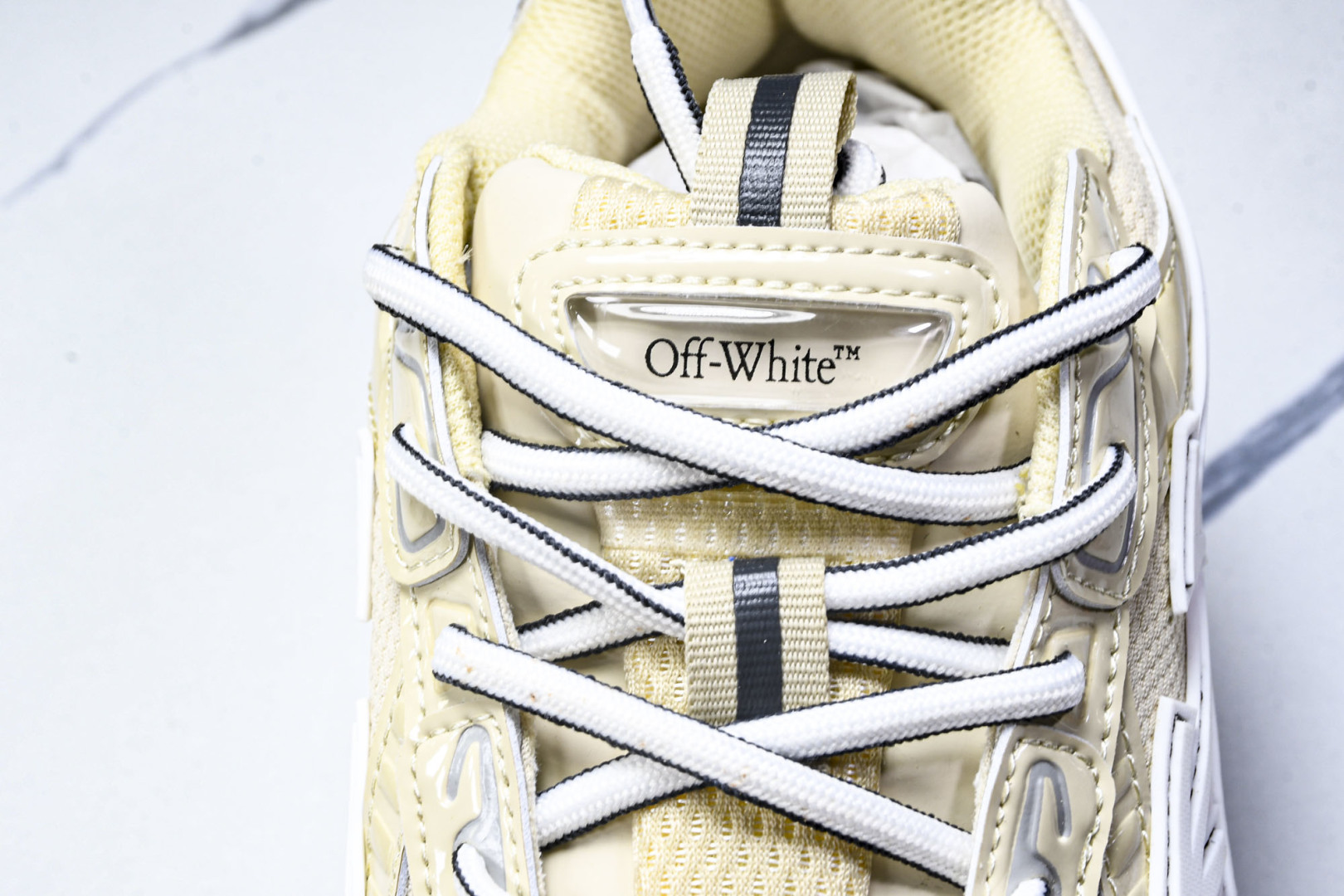 OW OFF 尺码36-47

纯原版出品-OFF WHITE 黑白三箭头登山厚底老爹鞋增高男女运动休闲