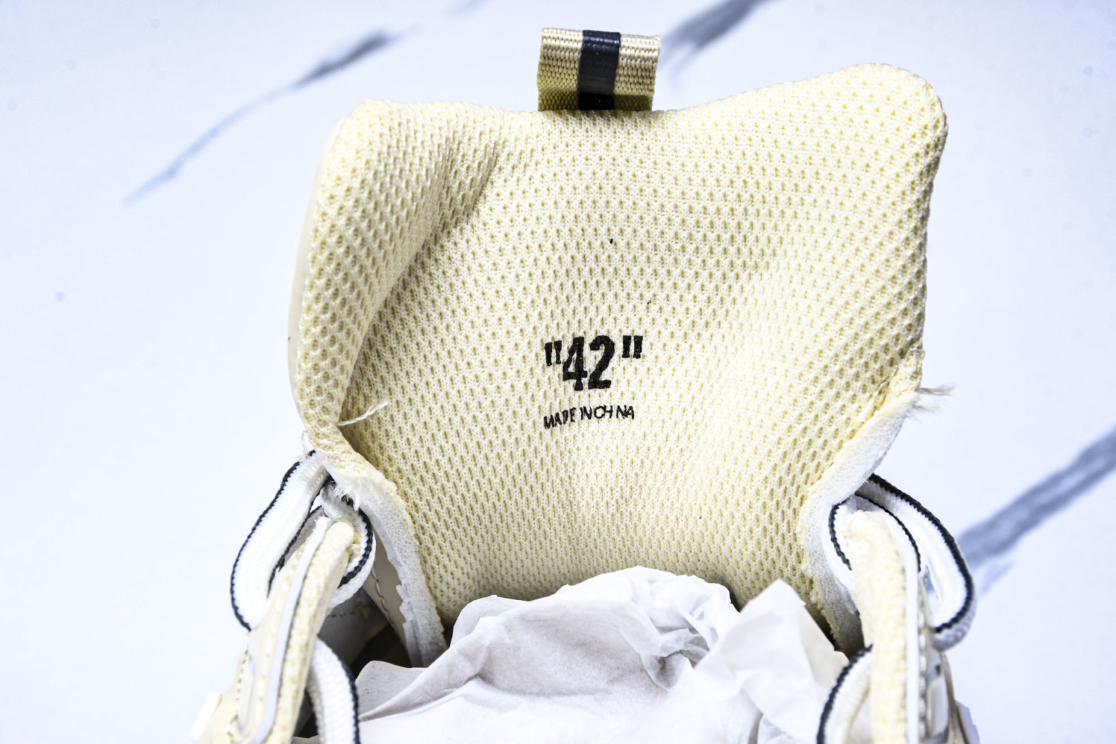OW OFF 尺码36-47

纯原版出品-OFF WHITE 黑白三箭头登山厚底老爹鞋增高男女运动休闲