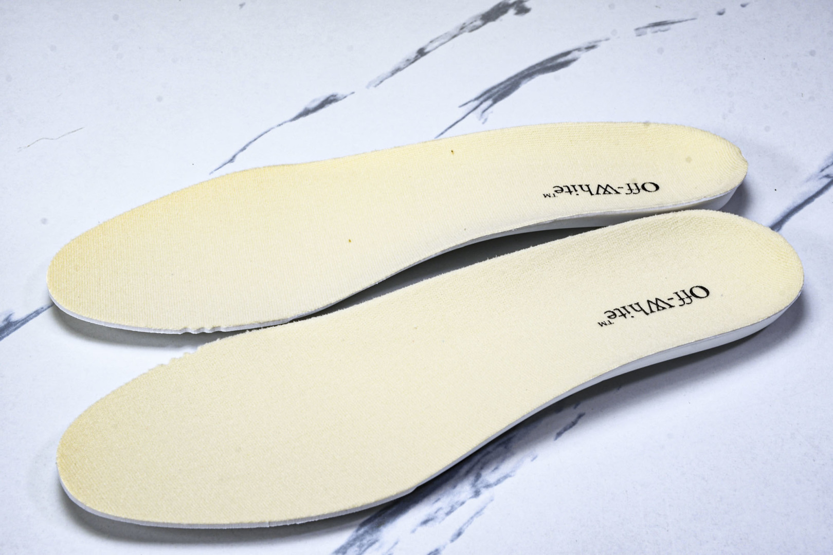OW OFF 尺码36-47

纯原版出品-OFF WHITE 黑白三箭头登山厚底老爹鞋增高男女运动休闲