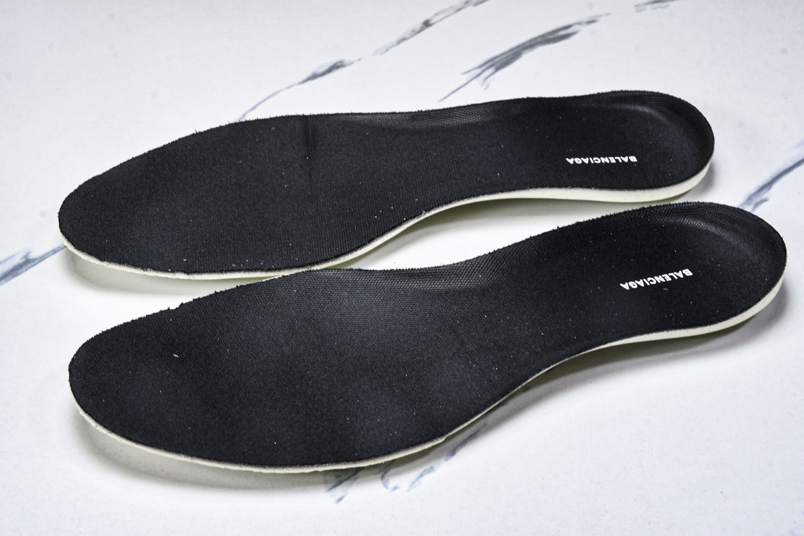 巴黎 尺码36-45 偏大1码

纯原版出品-Balenciaga Monday White Grey深