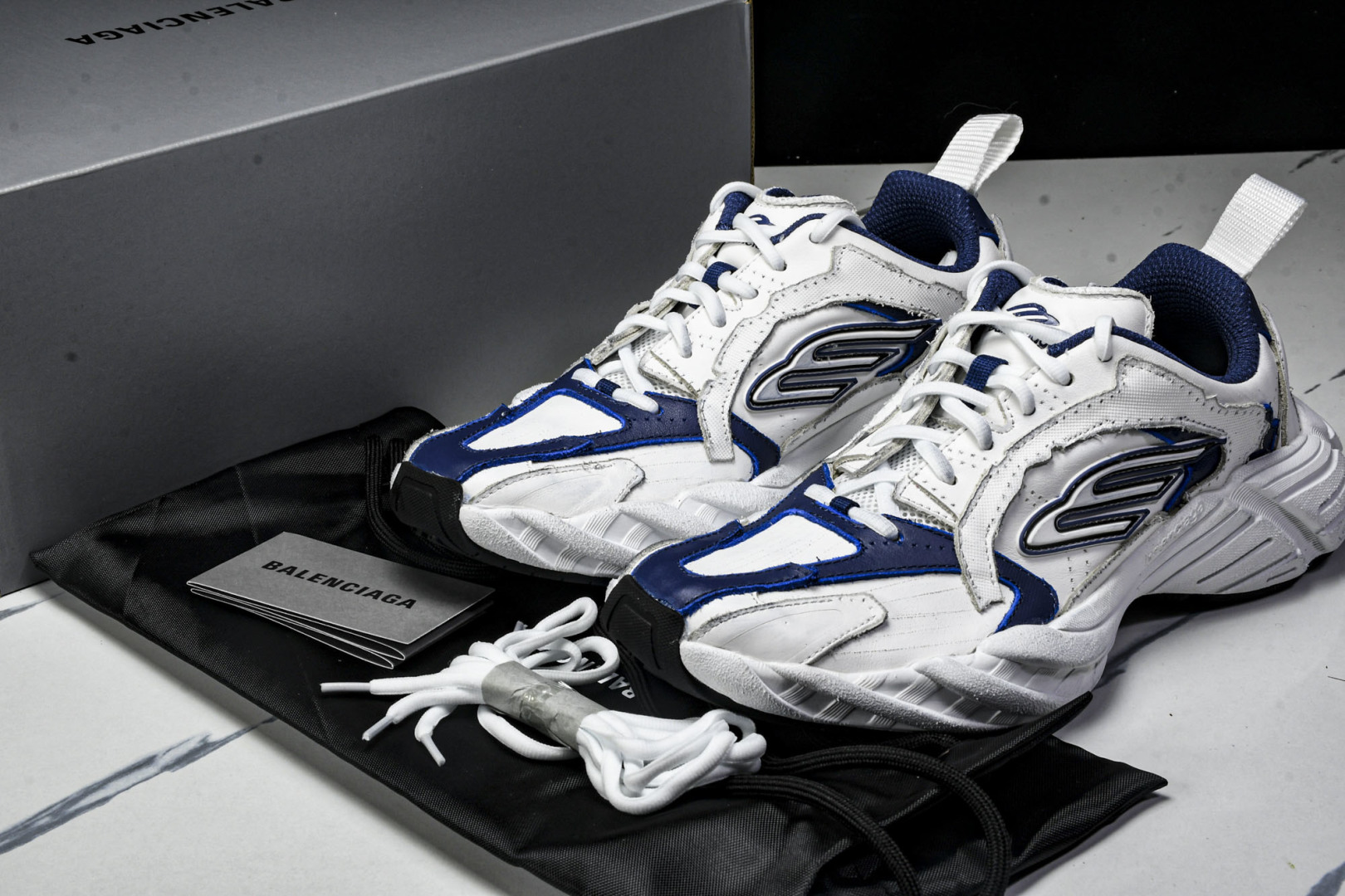 巴黎 尺码36-45 偏大1码

纯原版出品-Balenciaga Monday White Grey深