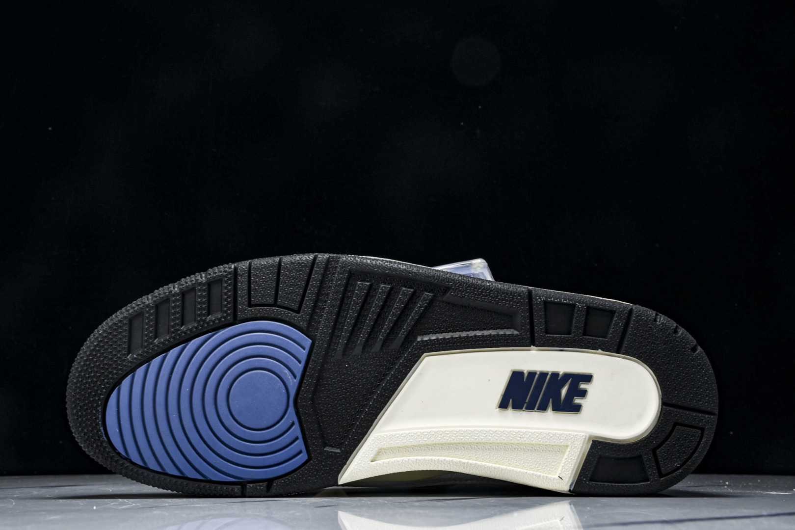 AJ3 尺码39-47.5

纯原版出品- Air Jordan 3 Retro OG SP Diffu