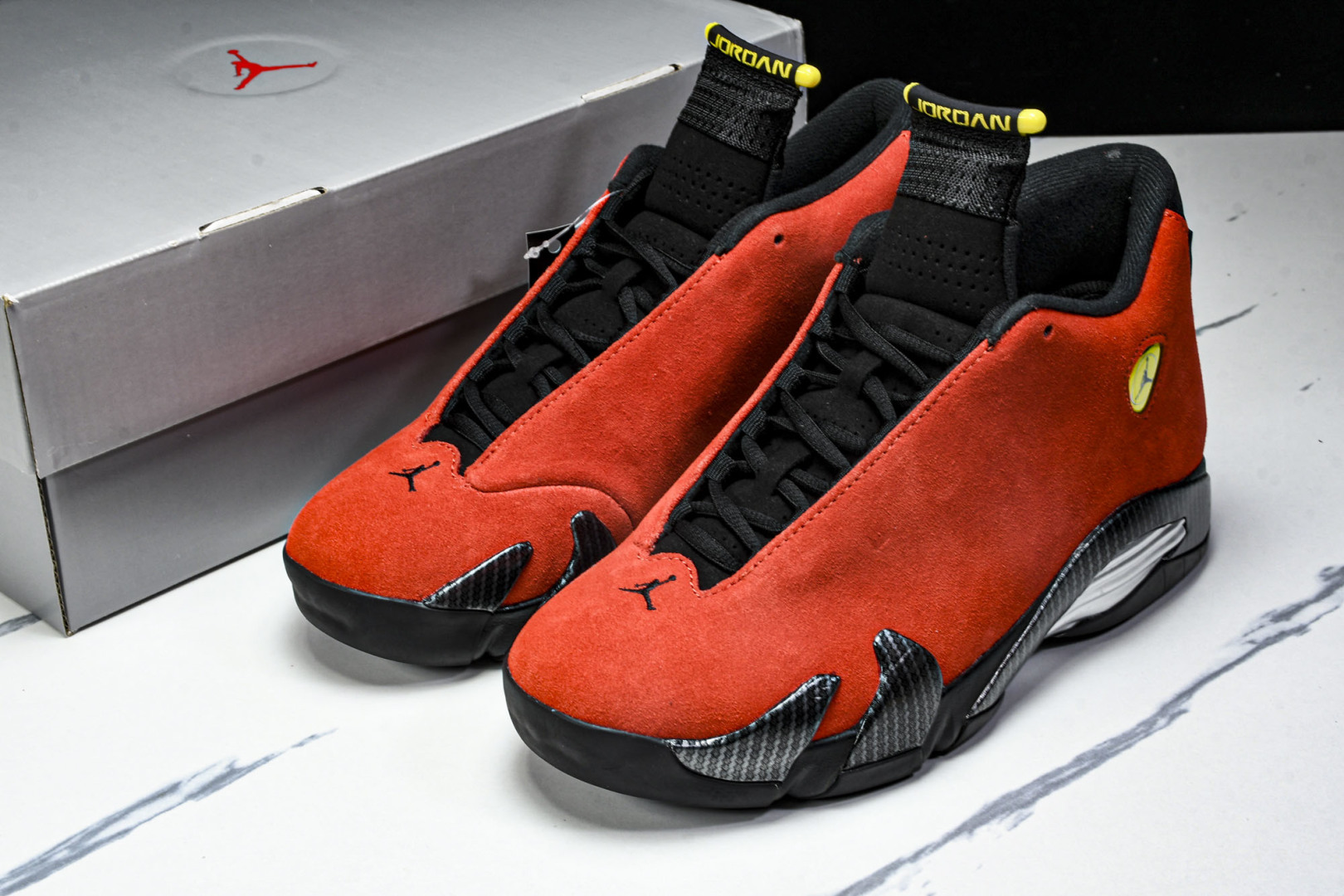 AJ14 尺码39-47.5

纯原版出品-Air Jordan 14 Retro Ferrari (2