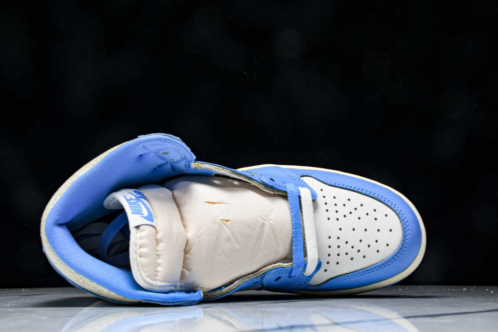 AJ1高帮 尺码40-48.5

纯原版出品-Air Jordan 1 Retro High OG UN
