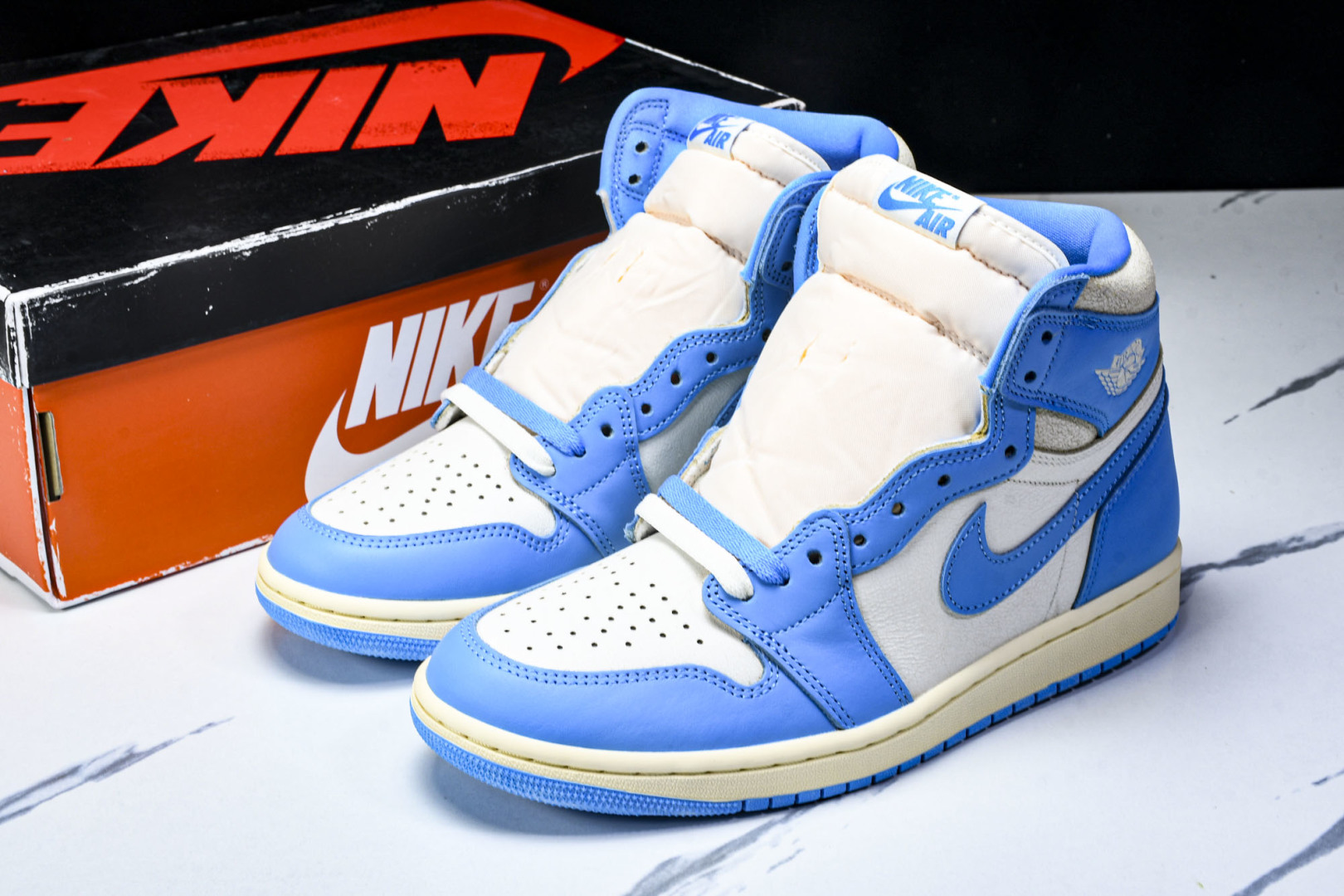 AJ1高帮 尺码40-48.5

纯原版出品-Air Jordan 1 Retro High OG UN