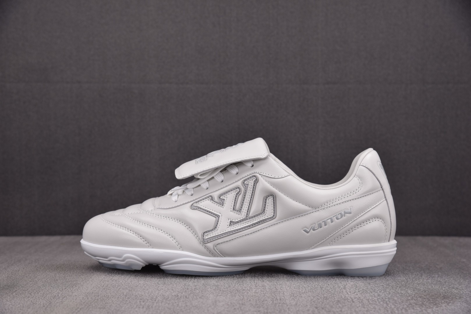 LV驴牌 尺码39-45

纯原出品-LOUIS VUITTON Footprint 球鞋 白色 YZ0