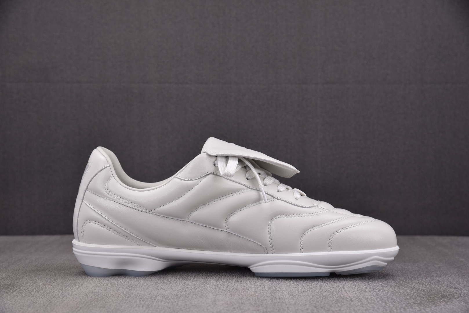 LV驴牌 尺码39-45

纯原出品-LOUIS VUITTON Footprint 球鞋 白色 YZ0