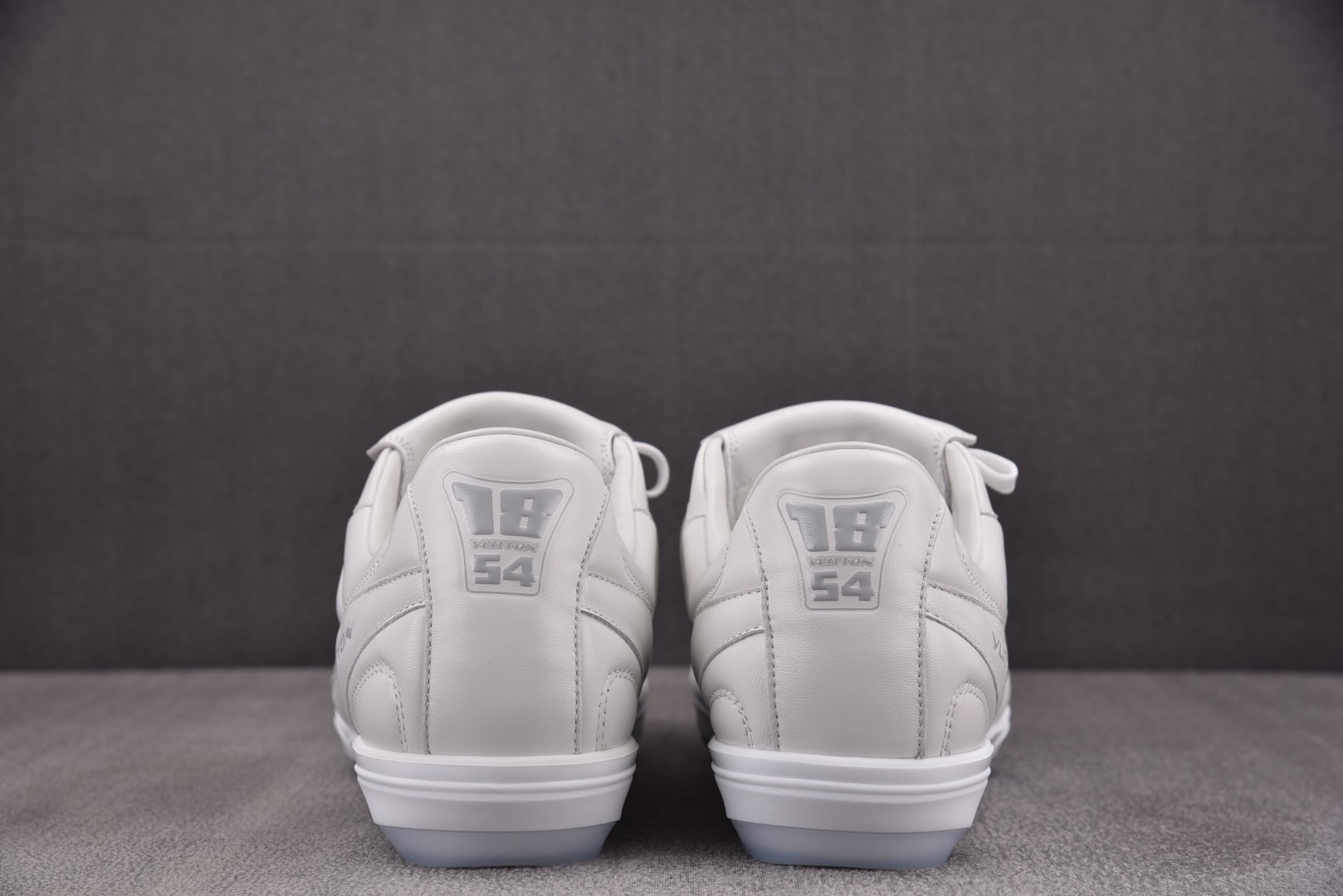 LV驴牌 尺码39-45

纯原出品-LOUIS VUITTON Footprint 球鞋 白色 YZ0