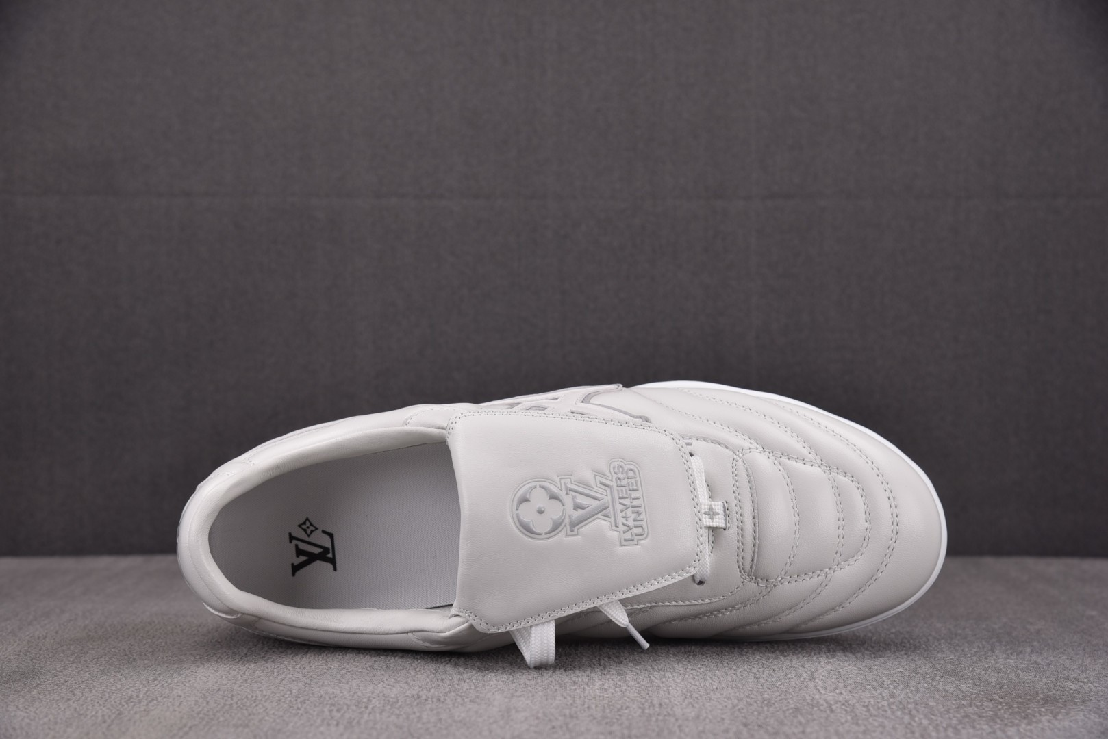 LV驴牌 尺码39-45

纯原出品-LOUIS VUITTON Footprint 球鞋 白色 YZ0